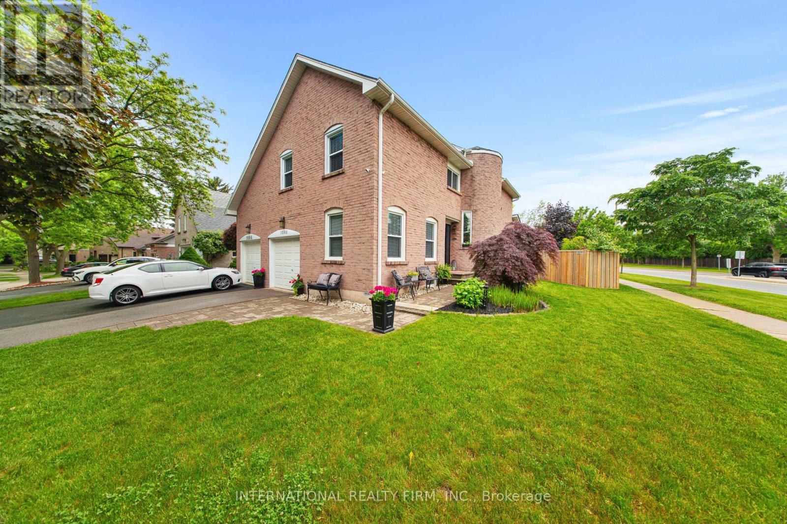 1088 Runnymead Crescent, Oakville, Ontario  L6M 1C4 - Photo 2 - W12213253