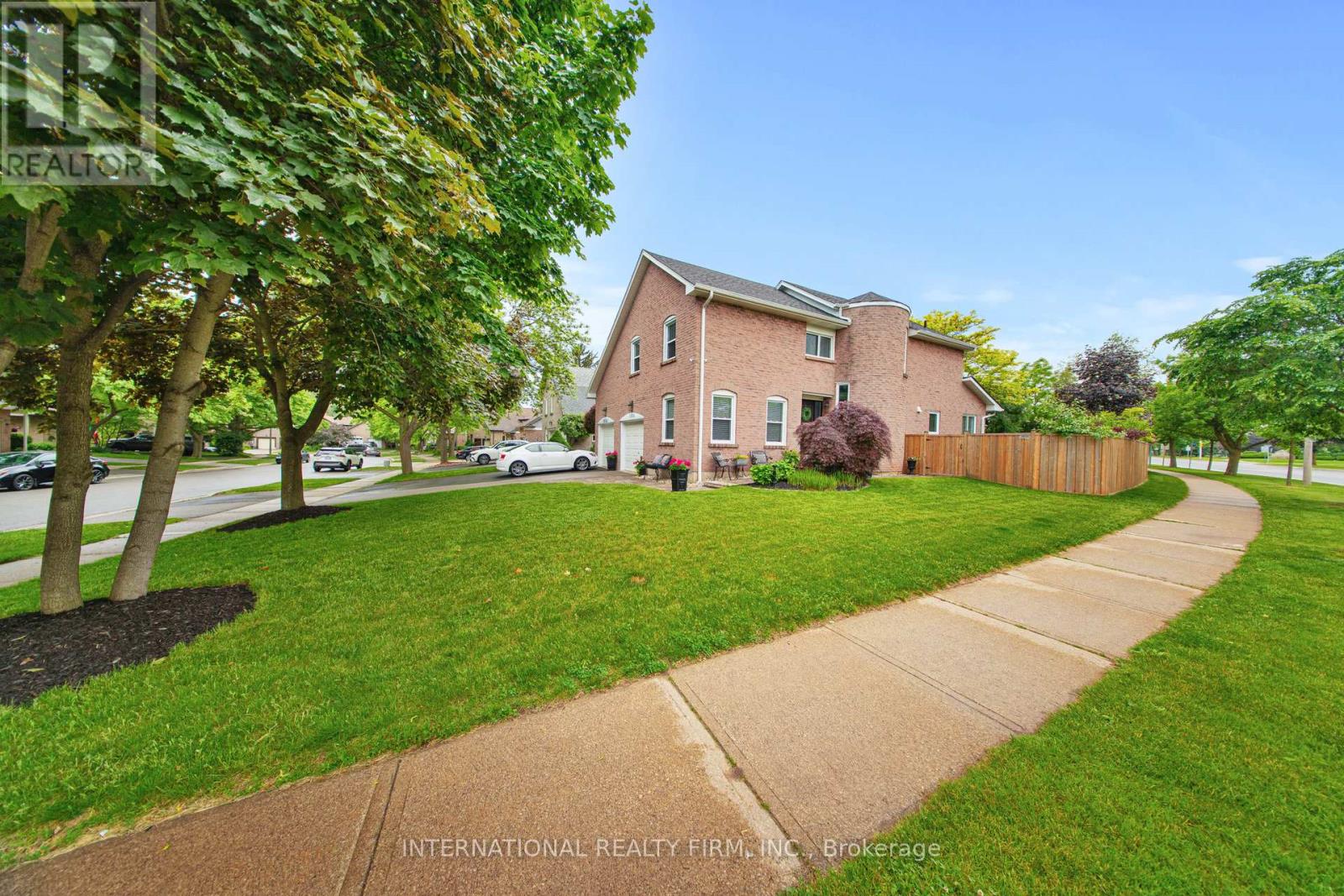 1088 Runnymead Crescent, Oakville, Ontario  L6M 1C4 - Photo 3 - W12213253