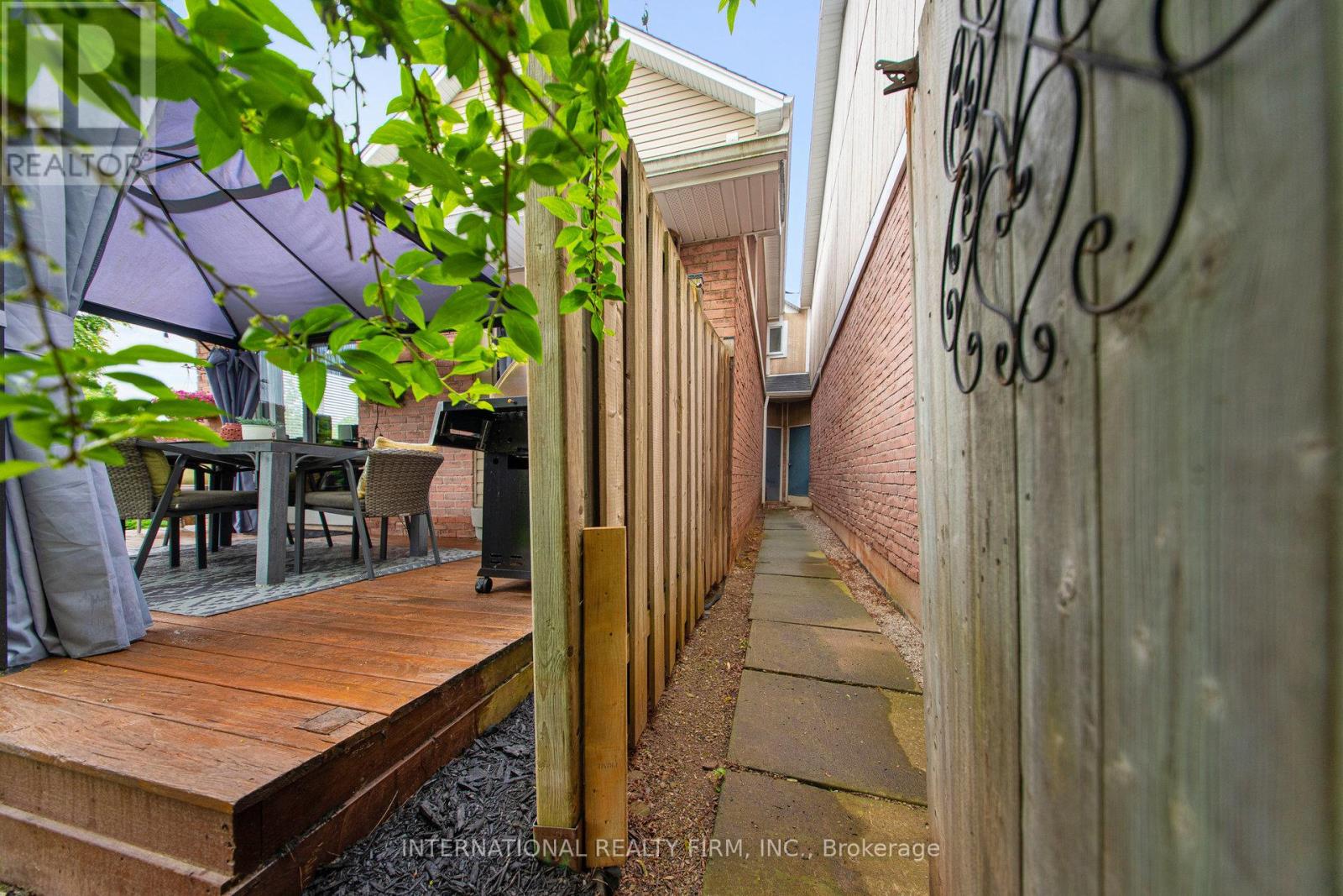 1088 Runnymead Crescent, Oakville, Ontario  L6M 1C4 - Photo 44 - W12213253