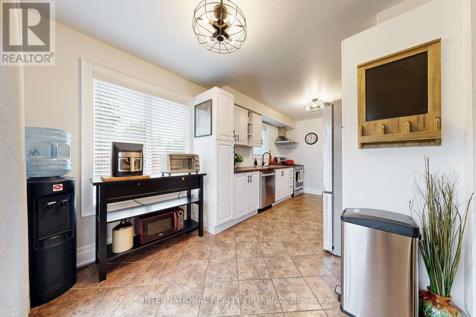 1088 Runnymead Crescent, Oakville, Ontario  L6M 1C4 - Photo 19 - W12213253