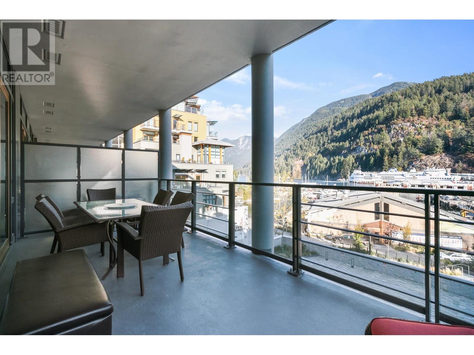 303 6697 NELSON AVENUE, West Vancouver, British Columbia