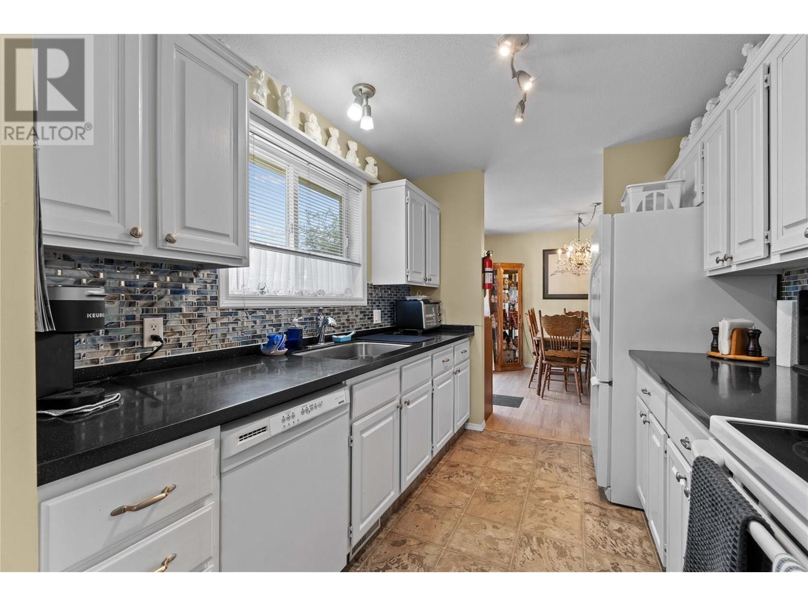 111 Harbourfront Drive Nw Unit# 11, Salmon Arm, British Columbia  V1E 1A3 - Photo 10 - 10351751