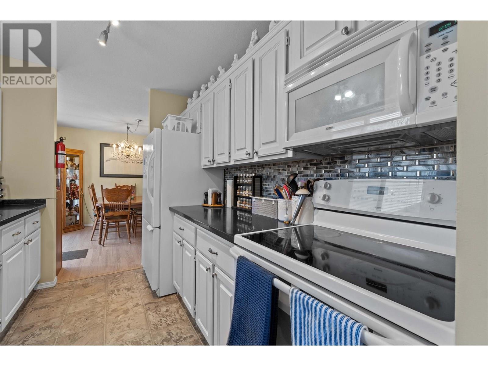 111 Harbourfront Drive Nw Unit# 11, Salmon Arm, British Columbia  V1E 1A3 - Photo 11 - 10351751