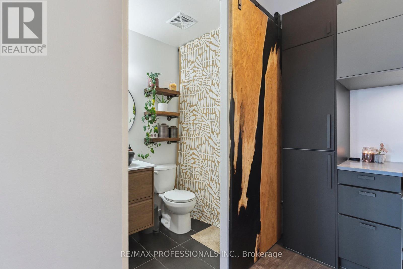 434 - 165 Legion Road N, Toronto, Ontario  M8Y 0A1 - Photo 11 - W12052058