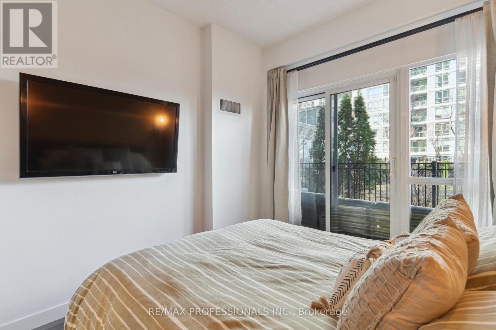 434 - 165 Legion Road N, Toronto, Ontario  M8Y 0A1 - Photo 17 - W12052058