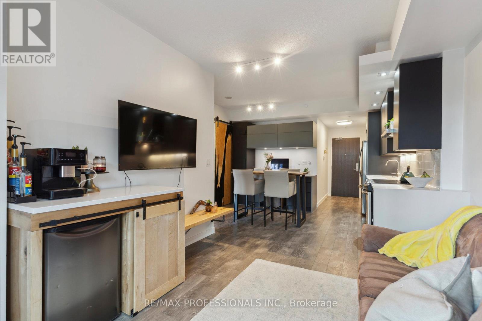 434 - 165 Legion Road N, Toronto, Ontario  M8Y 0A1 - Photo 6 - W12052058