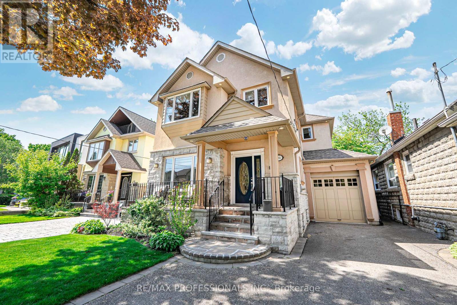 116 LAKE SHORE DRIVE, Toronto, Ontario