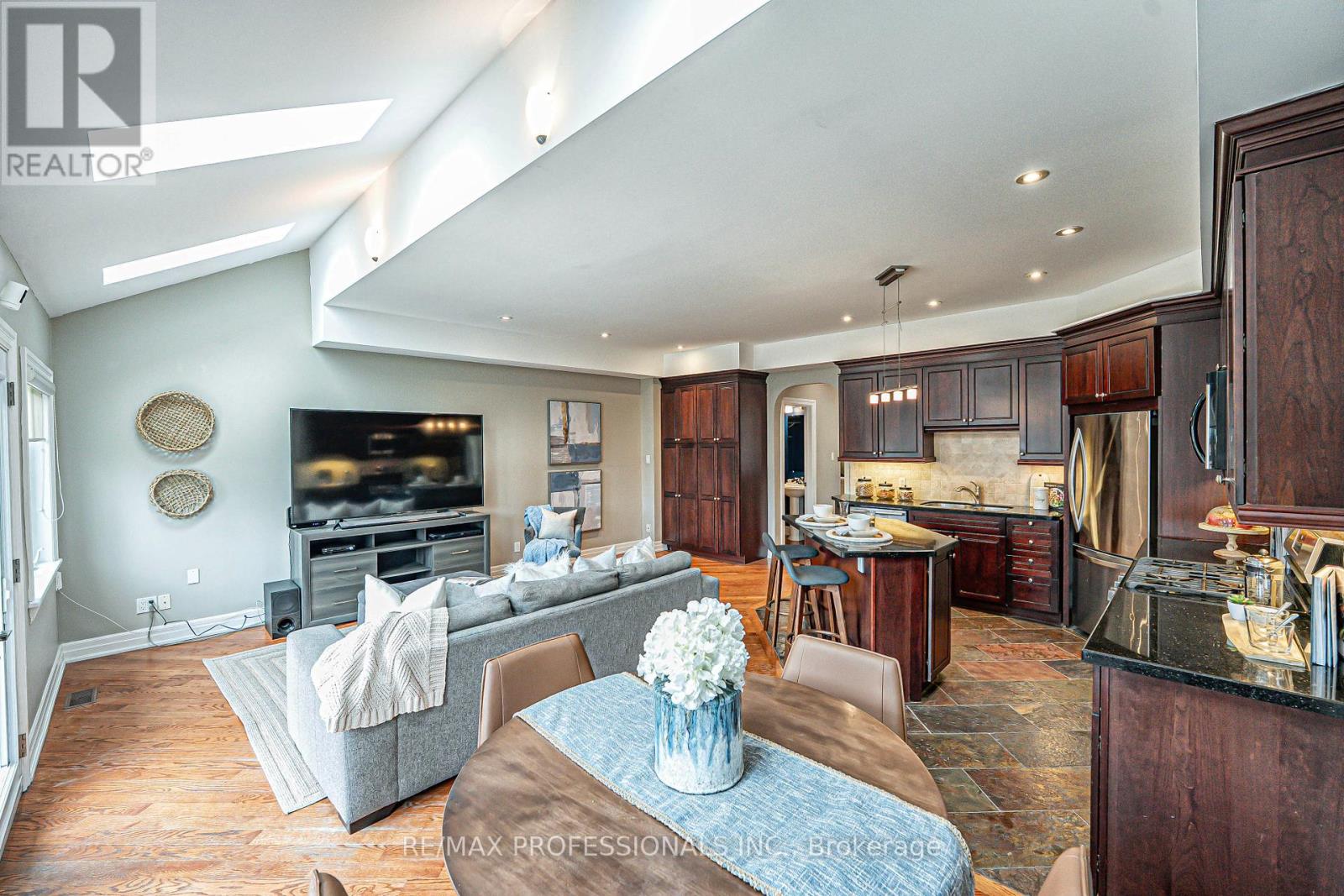 116 Lake Shore Drive, Toronto, Ontario  M8V 2A2 - Photo 20 - W12196059