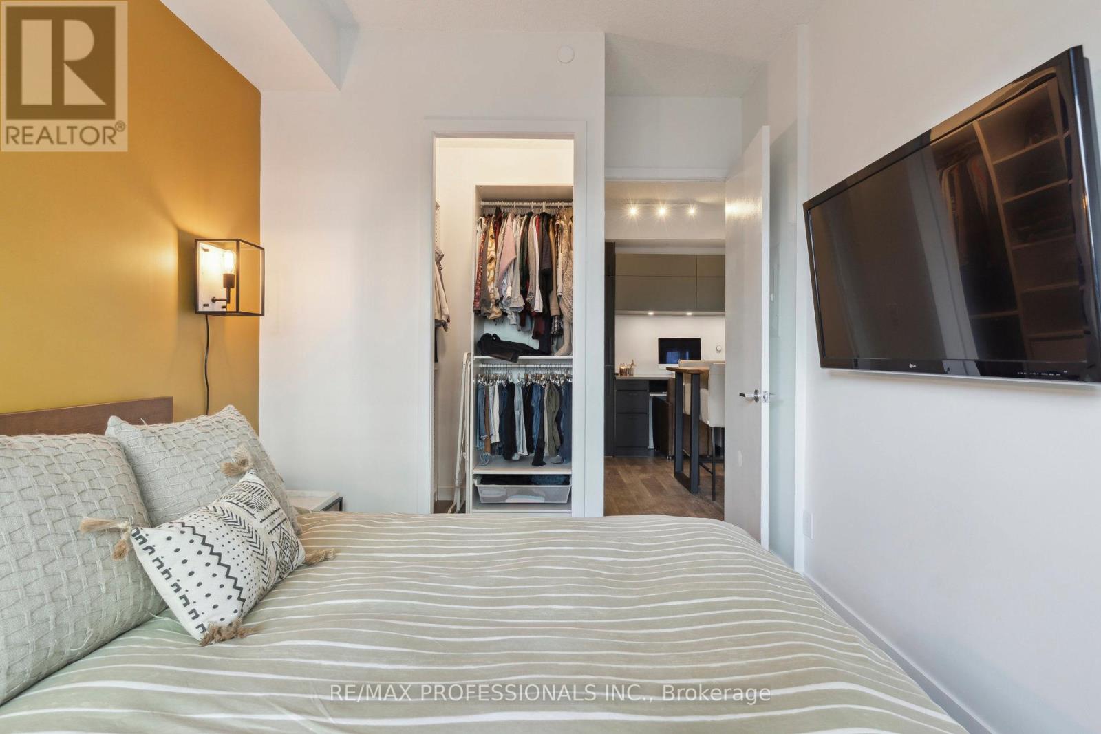 434 - 165 Legion Road N, Toronto, Ontario  M8Y 0A1 - Photo 18 - W12052058