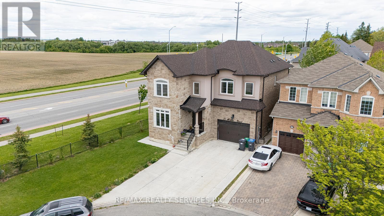 25 Hibiscus Court, Brampton, Ontario  L6R 0K6 - Photo 2 - W12198150