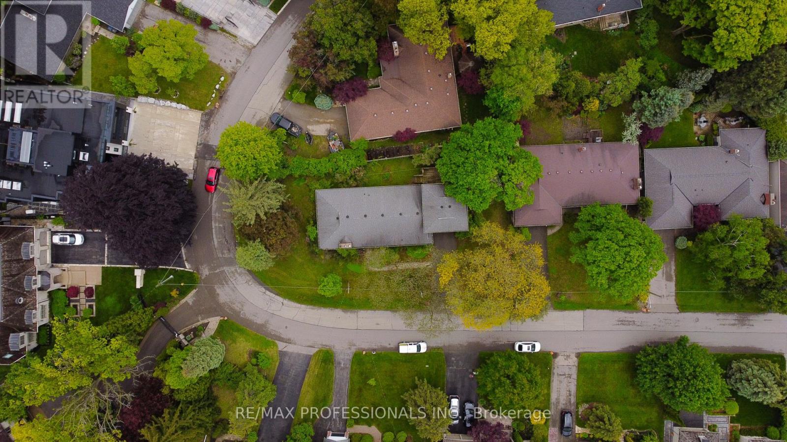 88 Valecrest Drive, Toronto, Ontario  M9A 4P6 - Photo 2 - W12185364
