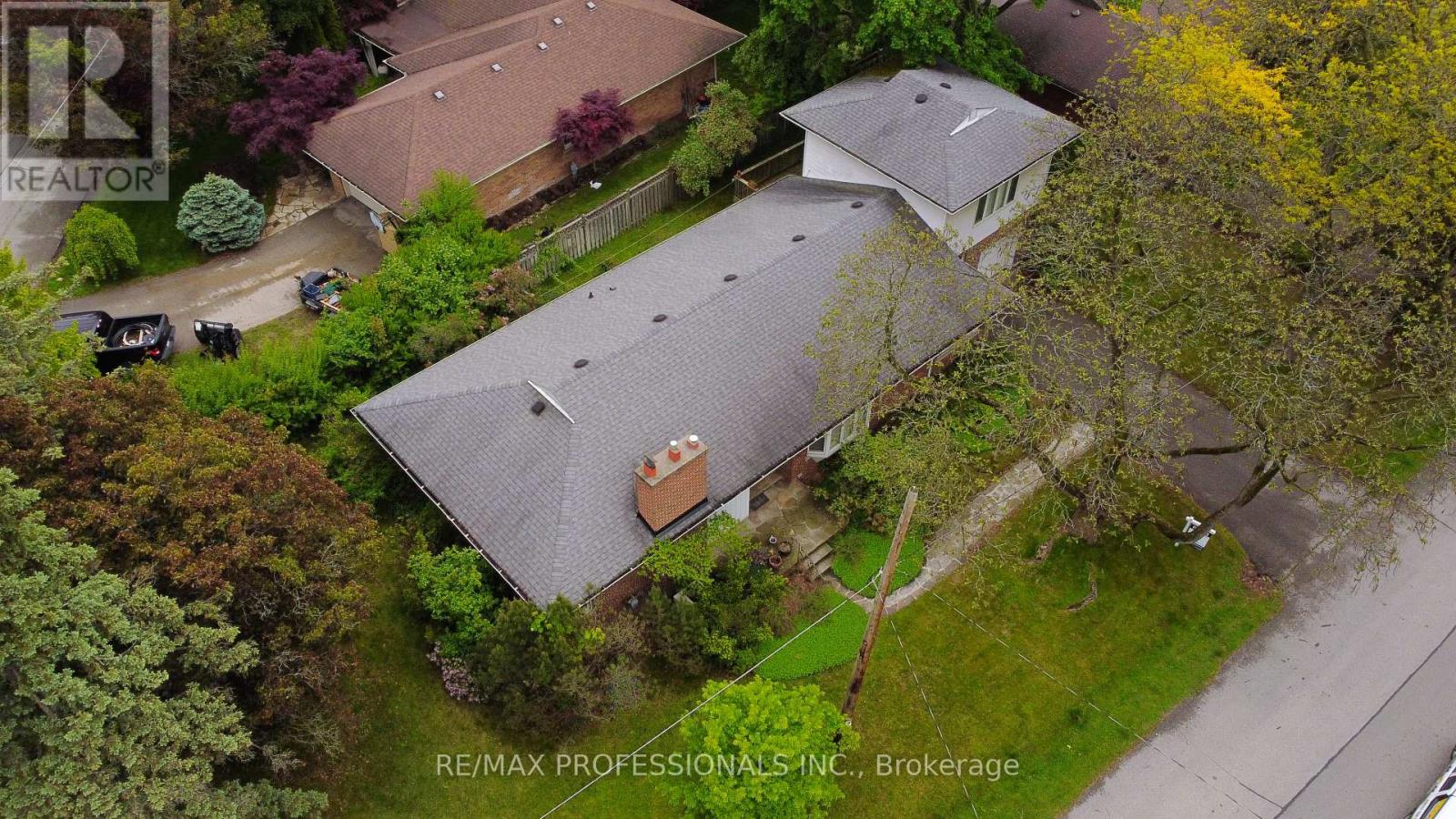 88 Valecrest Drive, Toronto, Ontario  M9A 4P6 - Photo 5 - W12185364