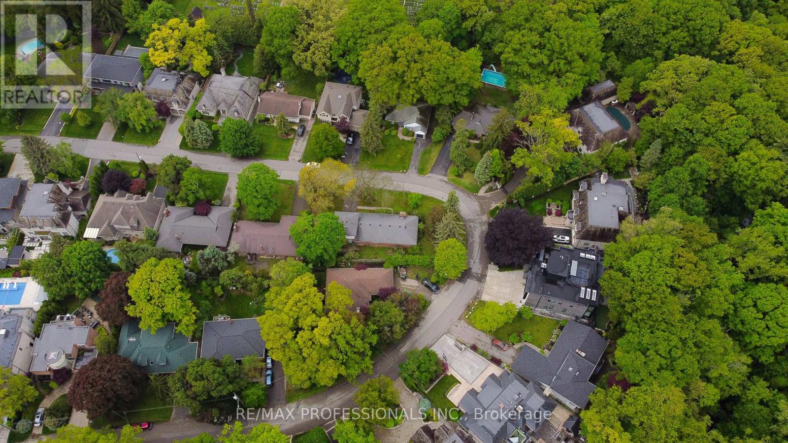 88 Valecrest Drive, Toronto, Ontario  M9A 4P6 - Photo 7 - W12185364