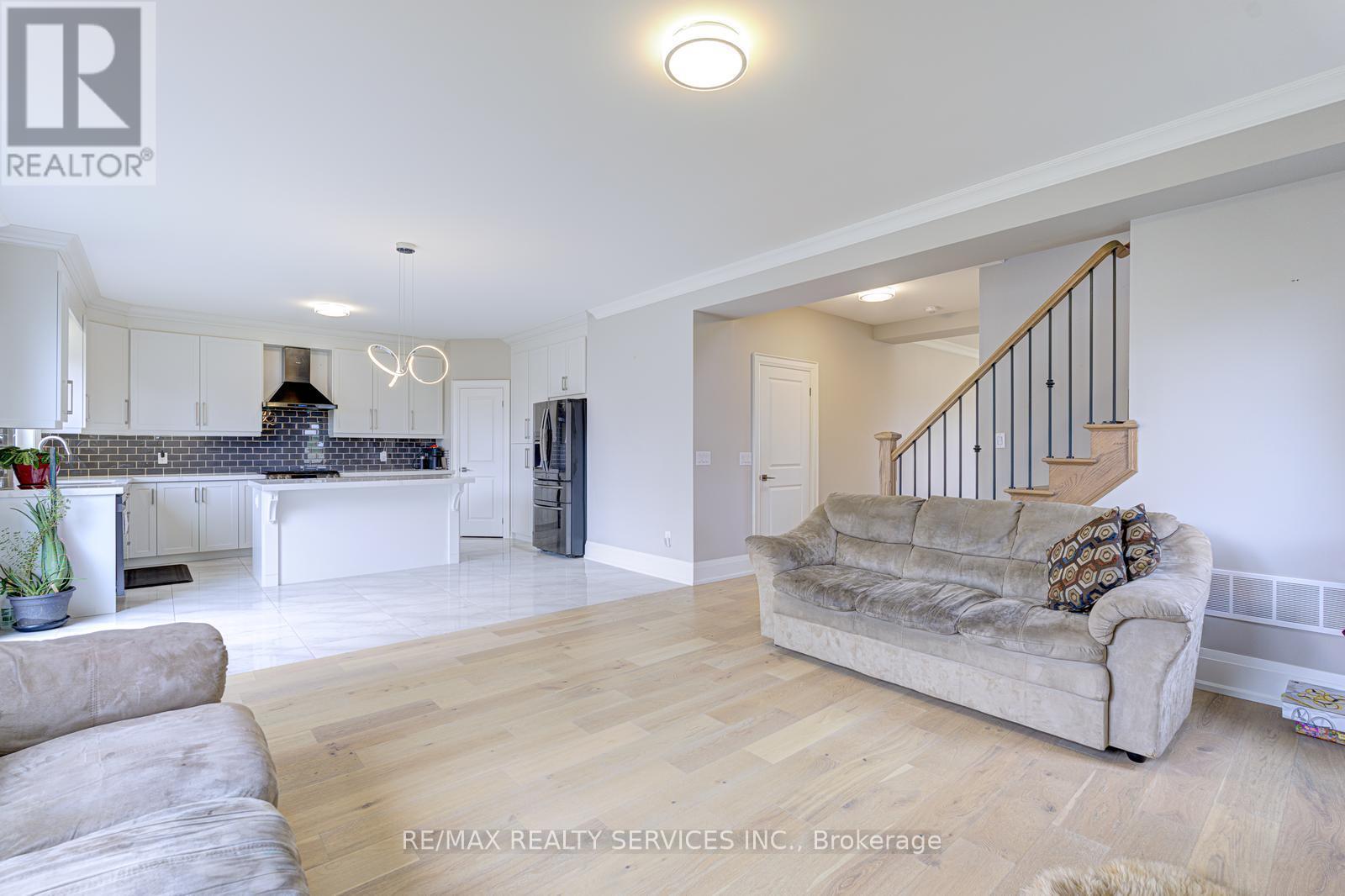 25 Hibiscus Court, Brampton, Ontario  L6R 0K6 - Photo 14 - W12198150