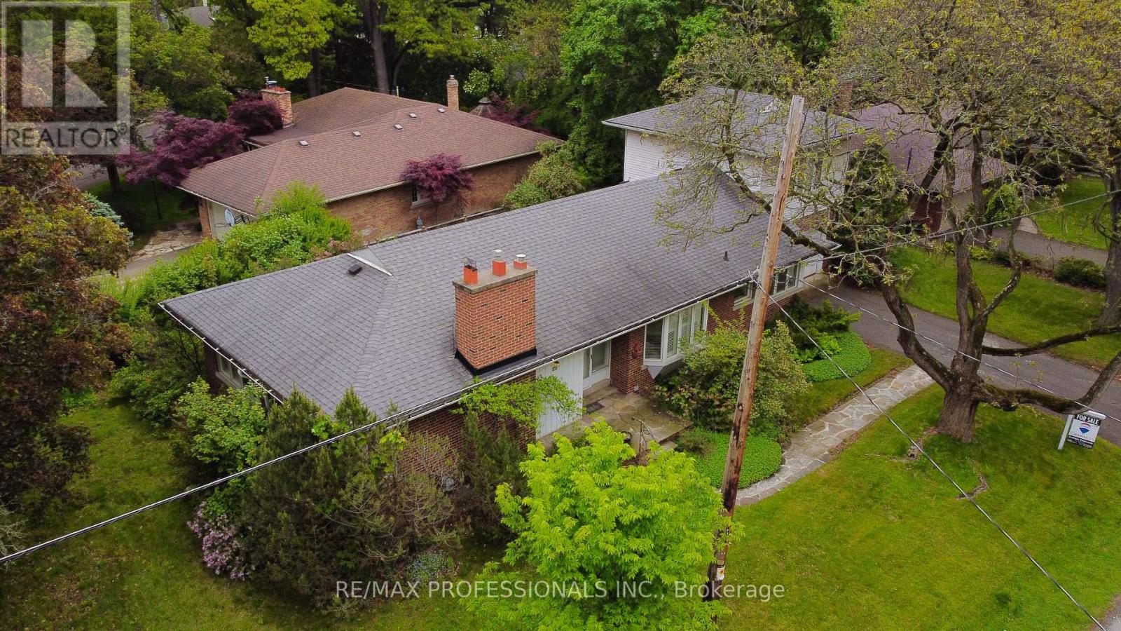 88 Valecrest Drive, Toronto, Ontario  M9A 4P6 - Photo 4 - W12185364