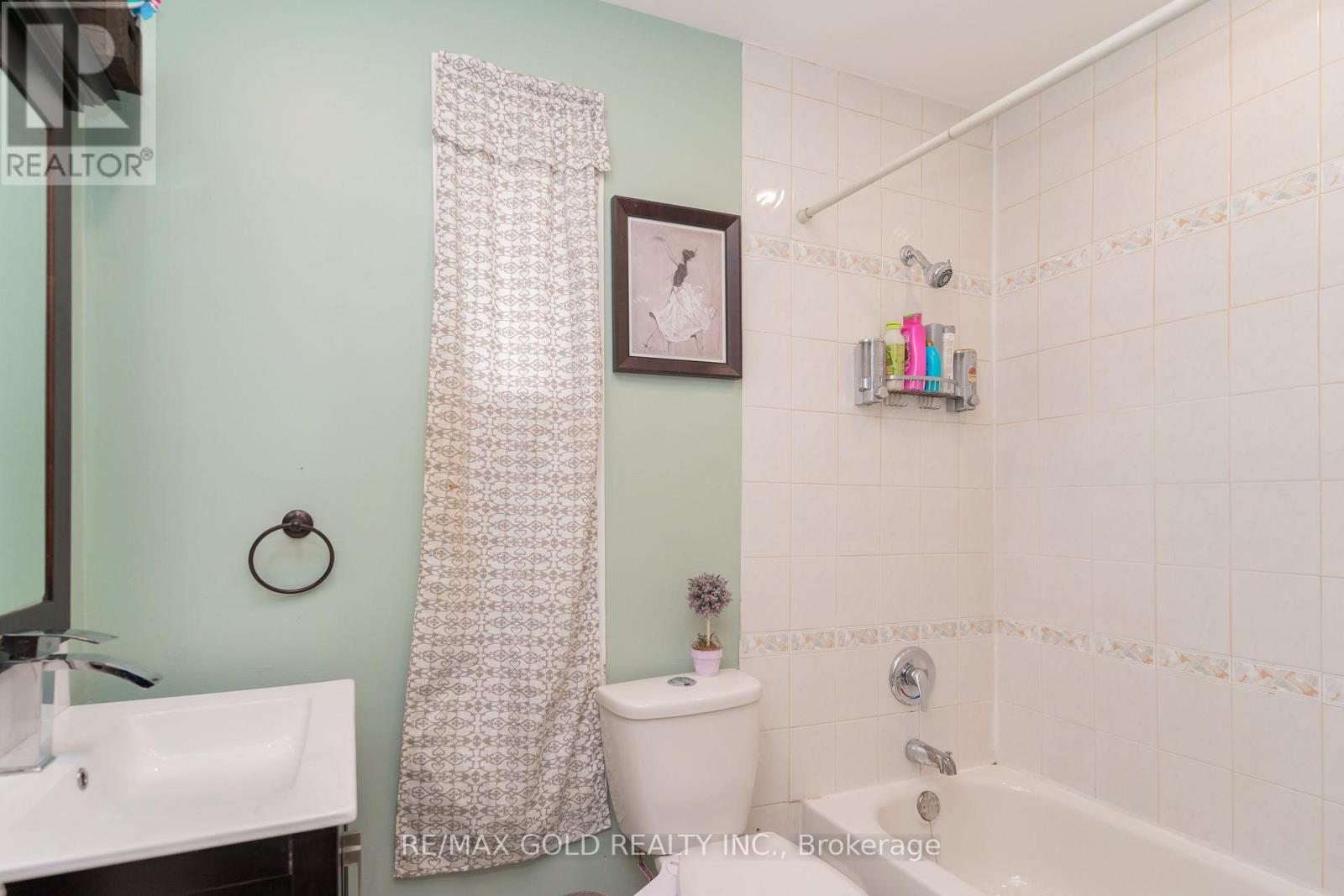 48 Drury Crescent, Brampton, Ontario  L6T 1L2 - Photo 23 - W12213076