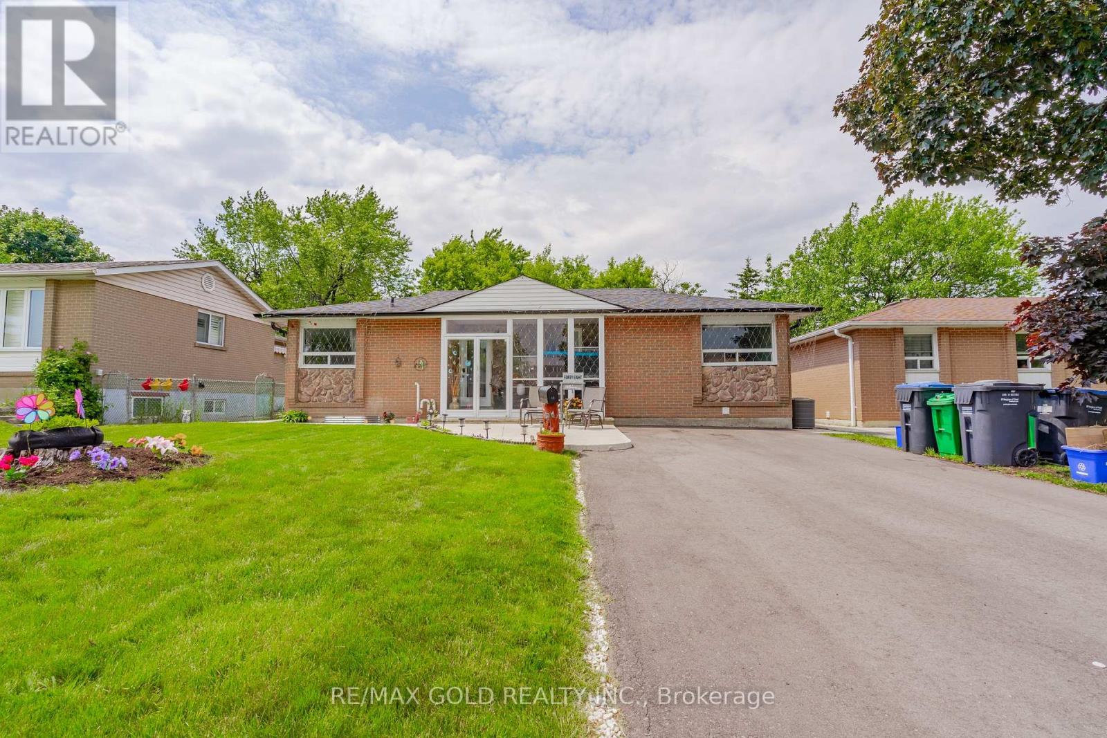 48 Drury Crescent, Brampton, Ontario  L6T 1L2 - Photo 5 - W12213076