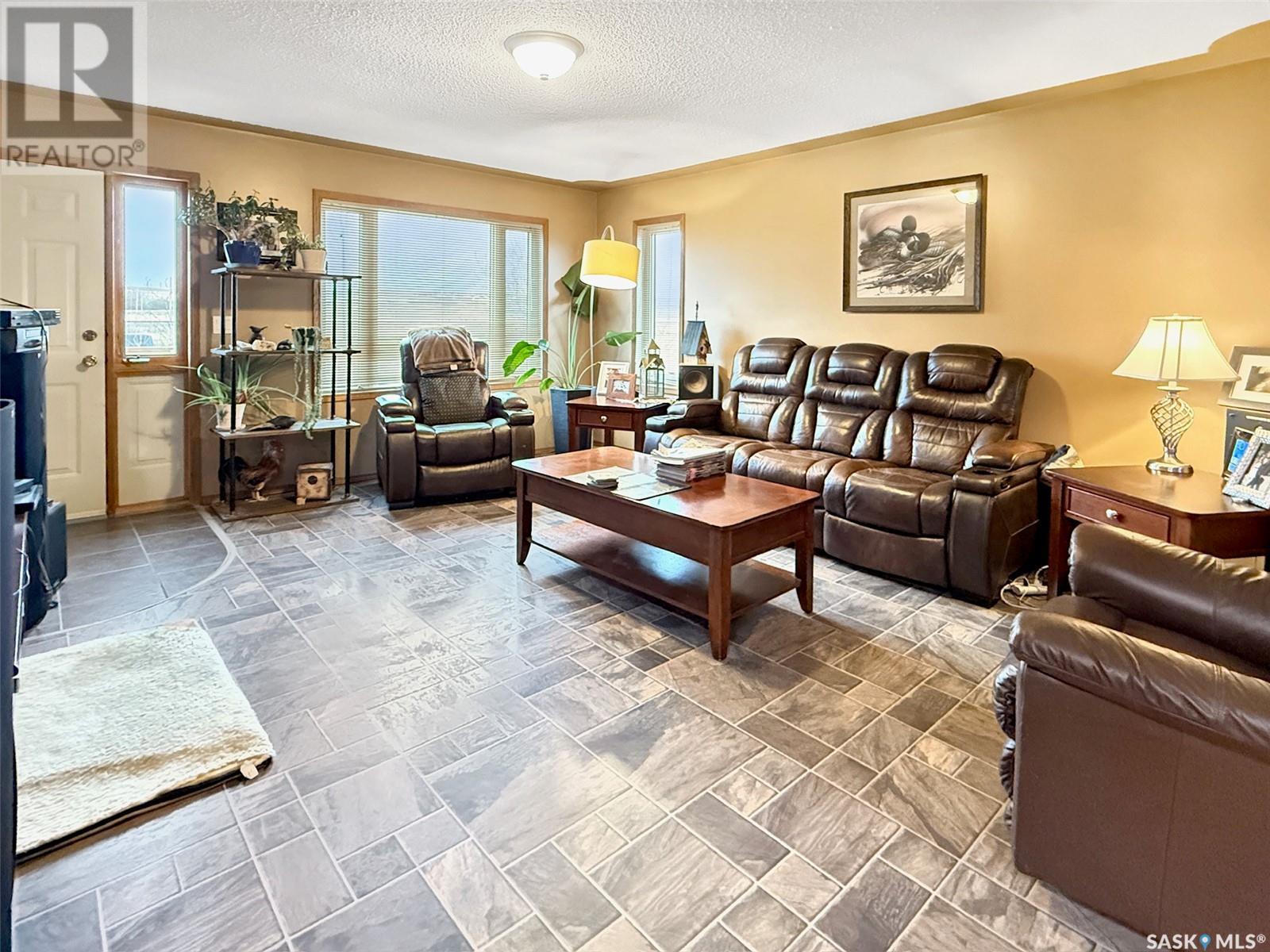216 Pacific Avenue, Swift Current Rm No. 137, Saskatchewan  S9H 4V1 - Photo 3 - SK004470