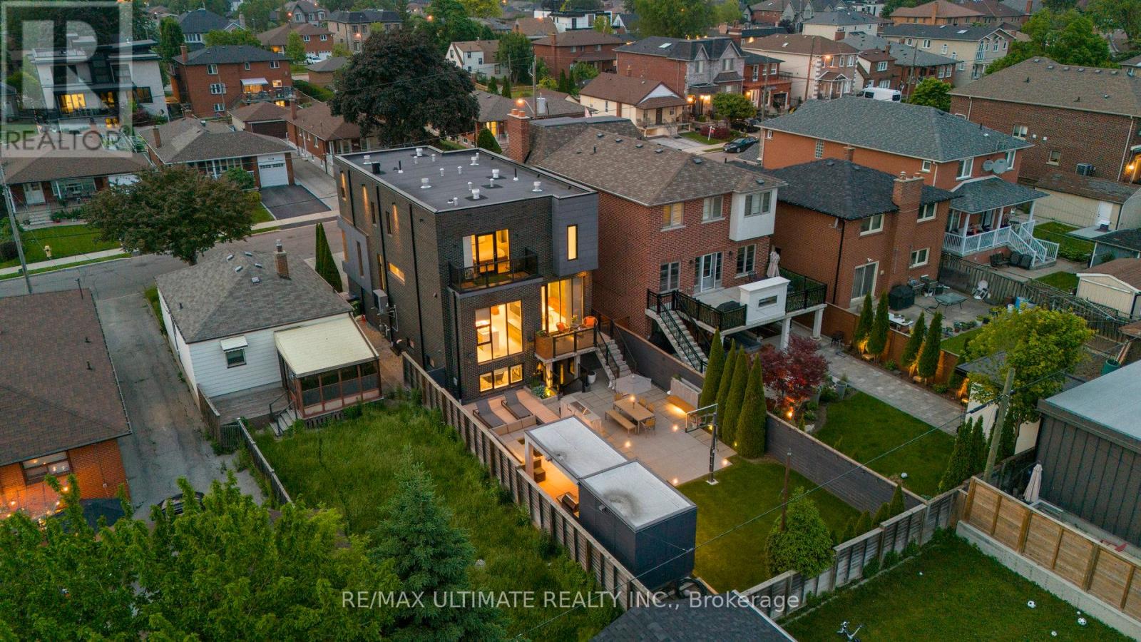 1139 Glengrove Avenue W, Toronto, Ontario  M6B 2K5 - Photo 33 - W12209922