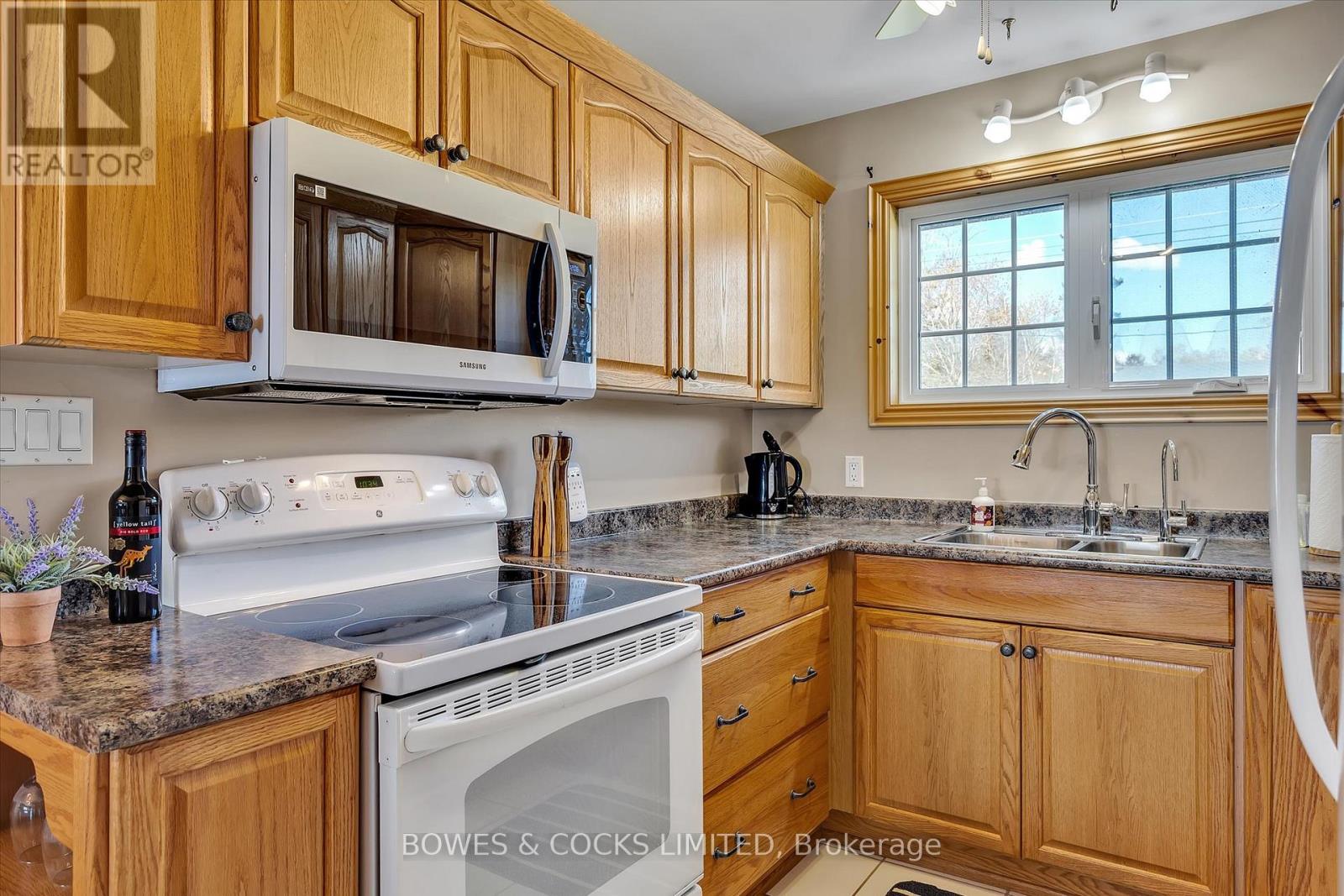 240 Lakeshore Drive, Kawartha Lakes, Ontario  K0M 1A0 - Photo 12 - X12213204