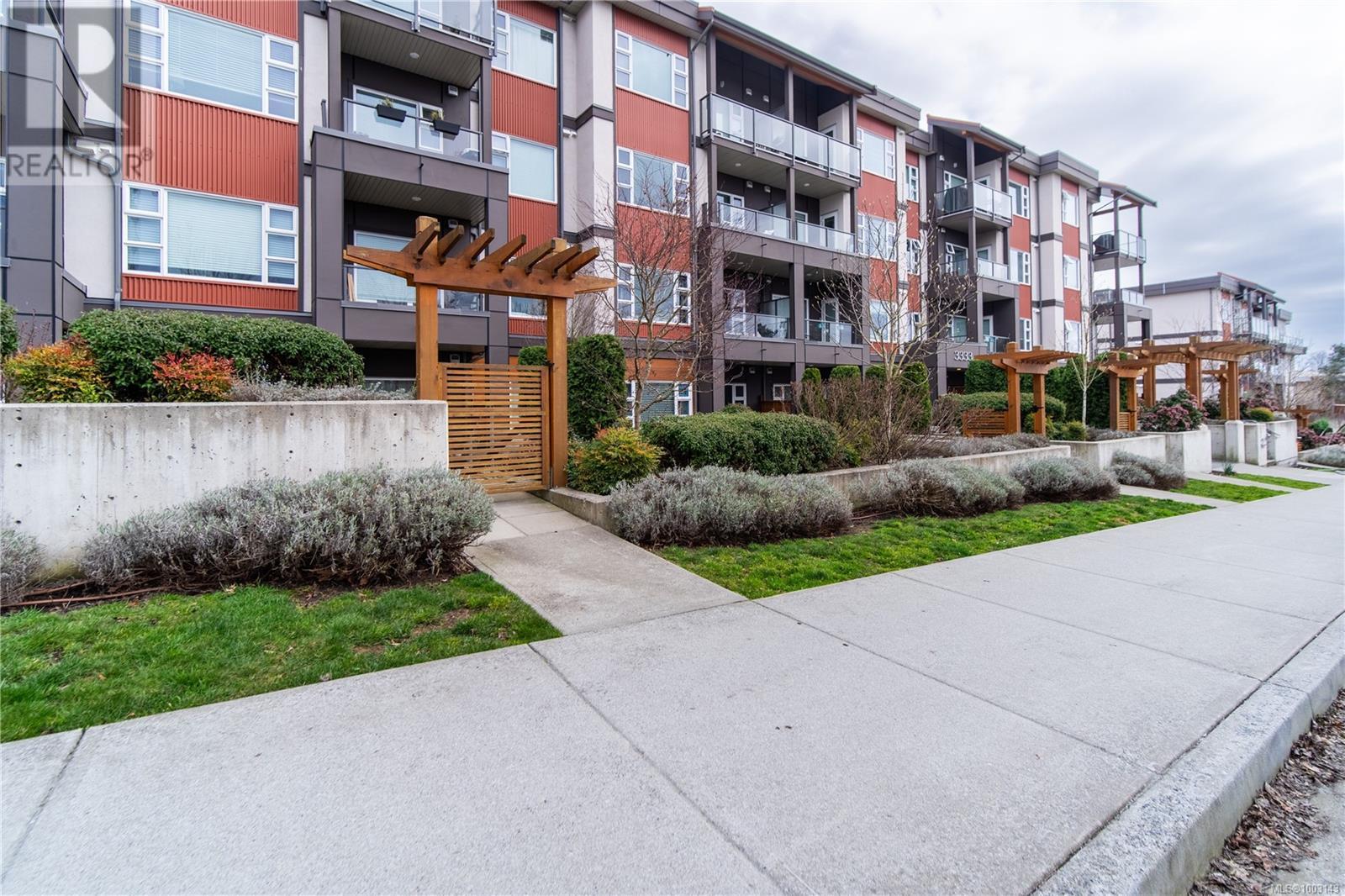 404 3333 Glasgow Ave, Saanich, British Columbia