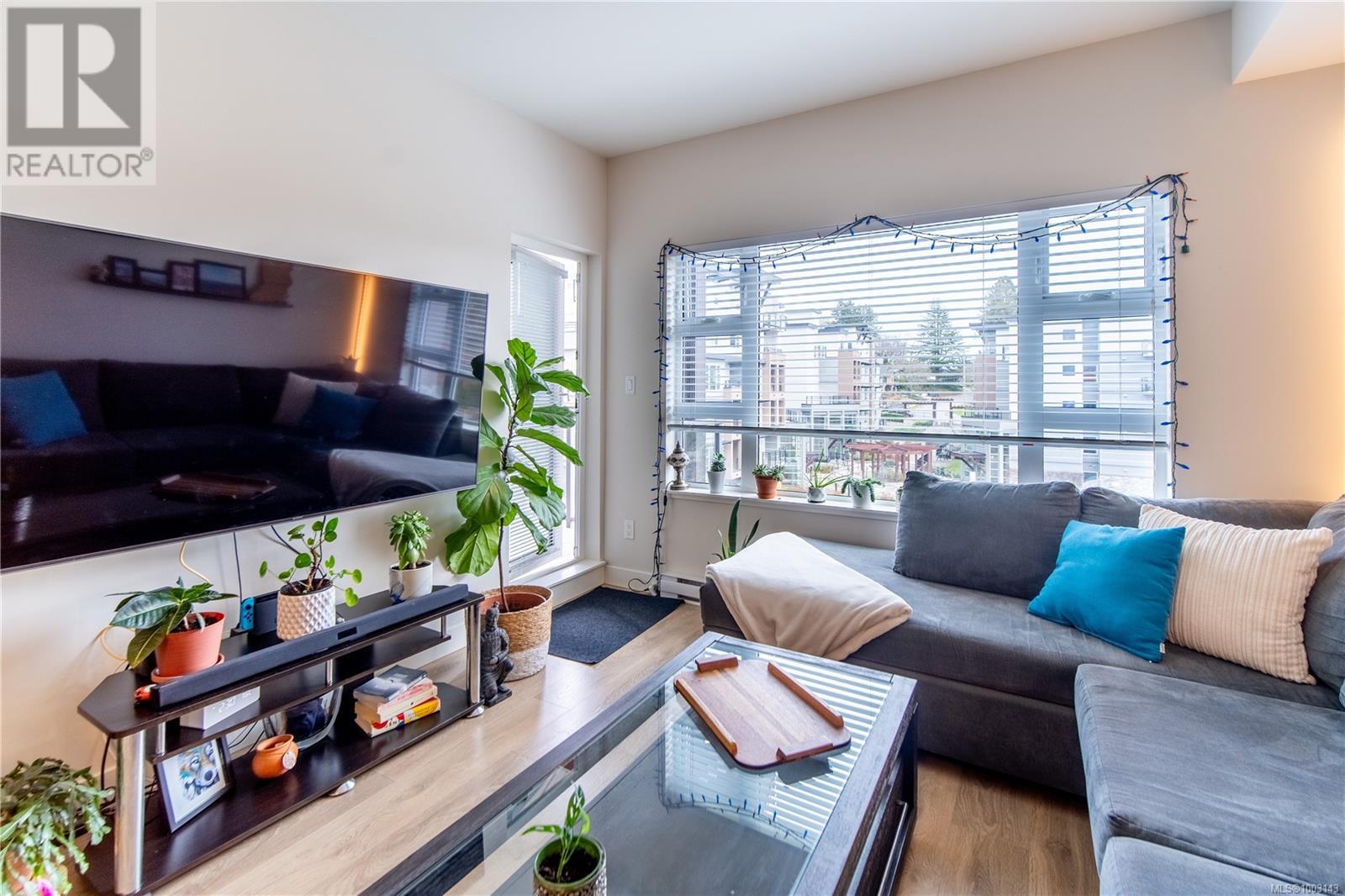 404 3333 Glasgow Ave, Saanich, British Columbia  V8X 1M5 - Photo 9 - 1003143