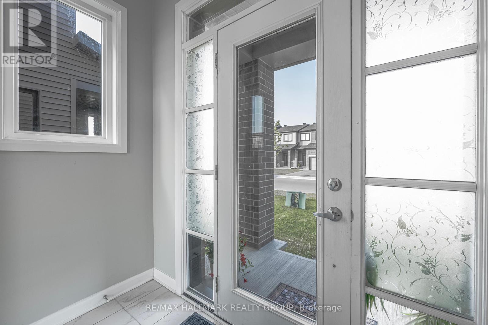 646 Hamsa Street, Ottawa, Ontario  K2J 6Z7 - Photo 4 - X12200662