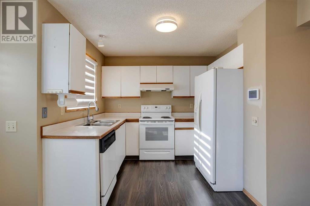 99 Martinwood Road Ne, Calgary, Alberta  T3J 3G7 - Photo 11 - A2195940
