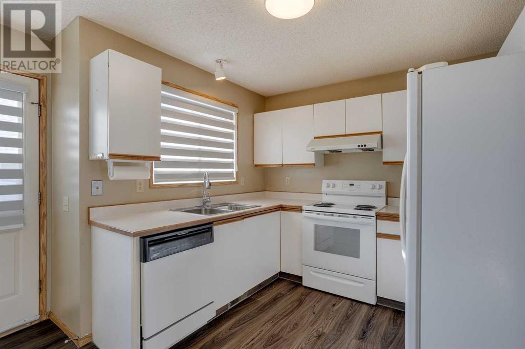 99 Martinwood Road Ne, Calgary, Alberta  T3J 3G7 - Photo 14 - A2195940