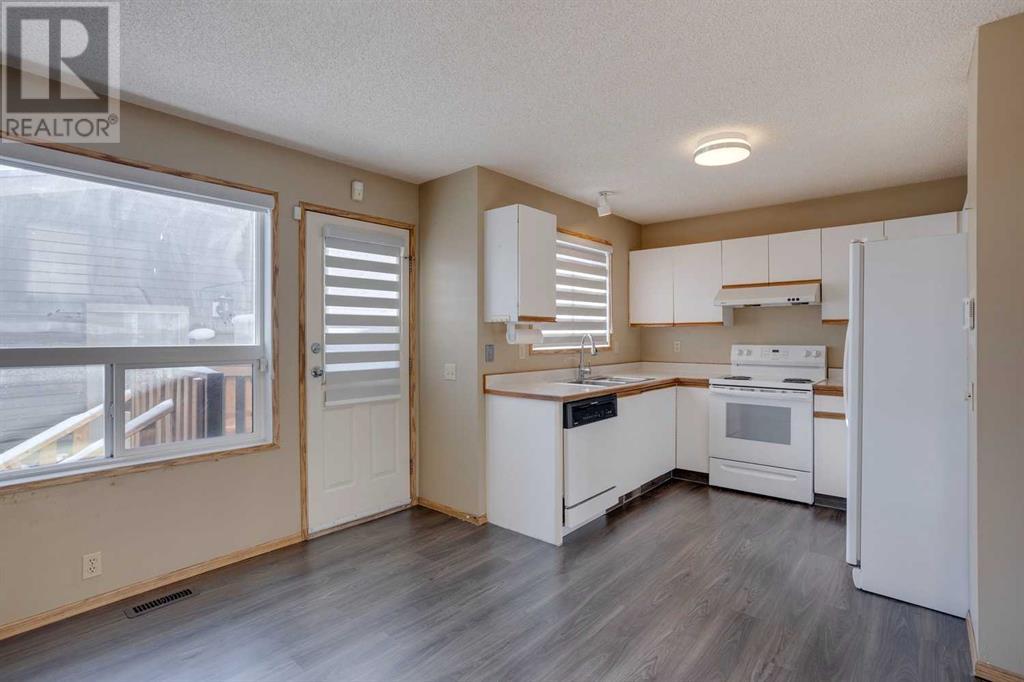 99 Martinwood Road Ne, Calgary, Alberta  T3J 3G7 - Photo 13 - A2195940