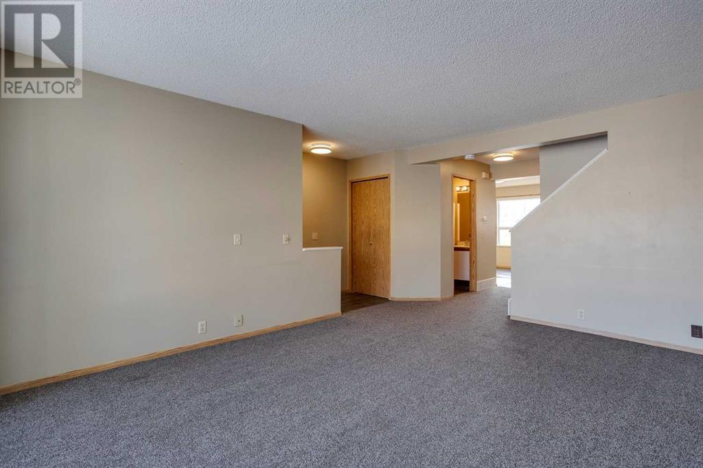 99 Martinwood Road Ne, Calgary, Alberta  T3J 3G7 - Photo 8 - A2195940