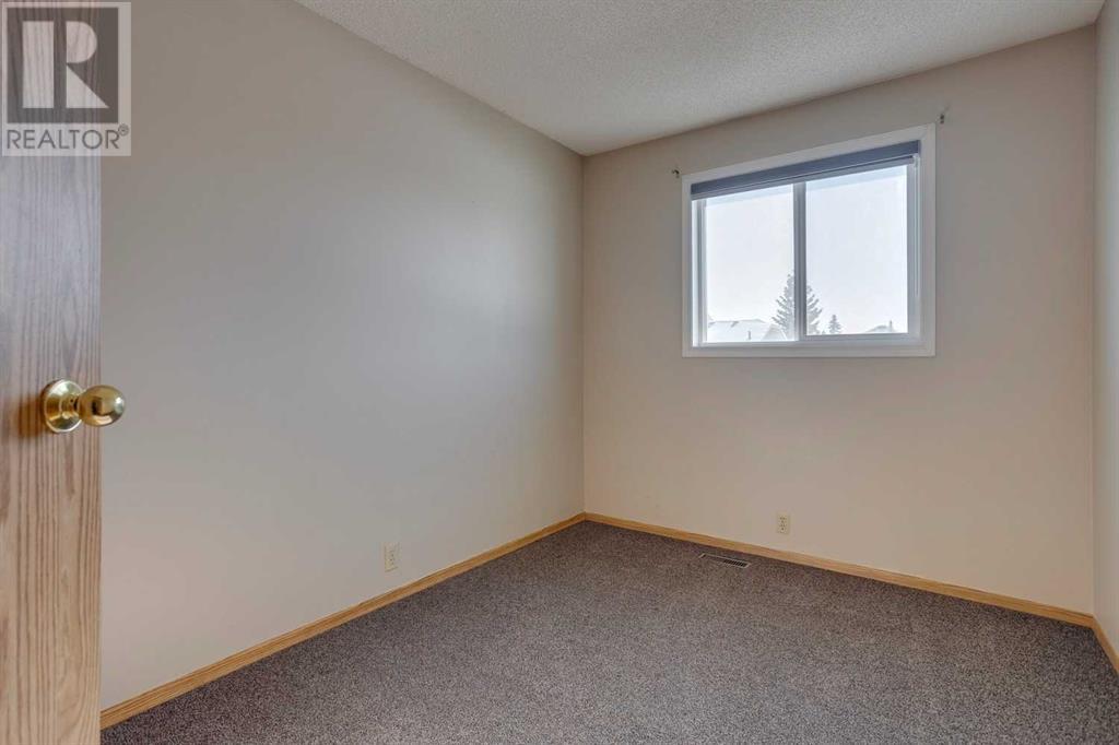 99 Martinwood Road Ne, Calgary, Alberta  T3J 3G7 - Photo 25 - A2195940