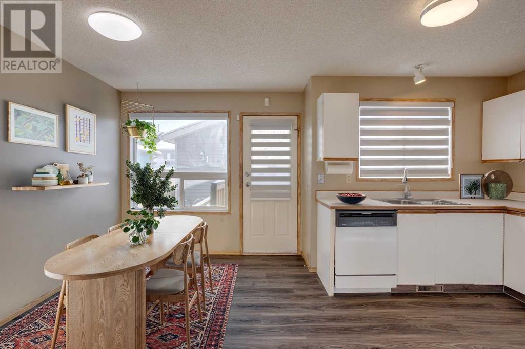 99 Martinwood Road Ne, Calgary, Alberta  T3J 3G7 - Photo 9 - A2195940