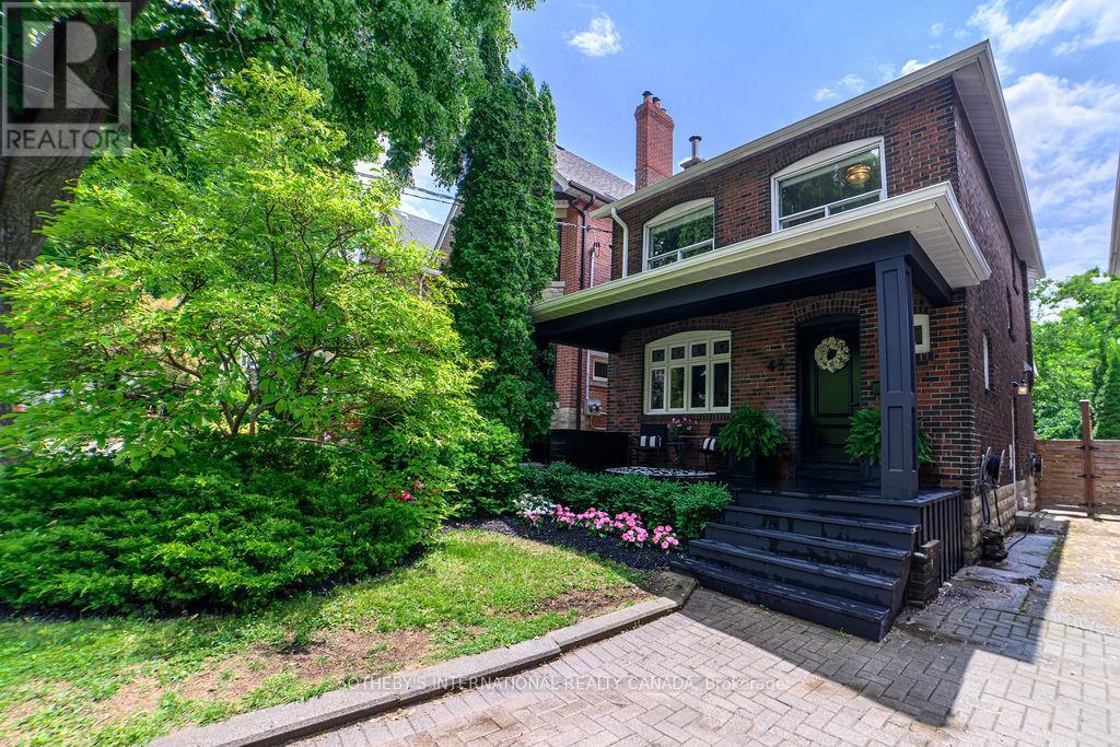<div class="slider-price">$2,095,000</div><p>43 Manor Road E, Toronto, Ontario</p>