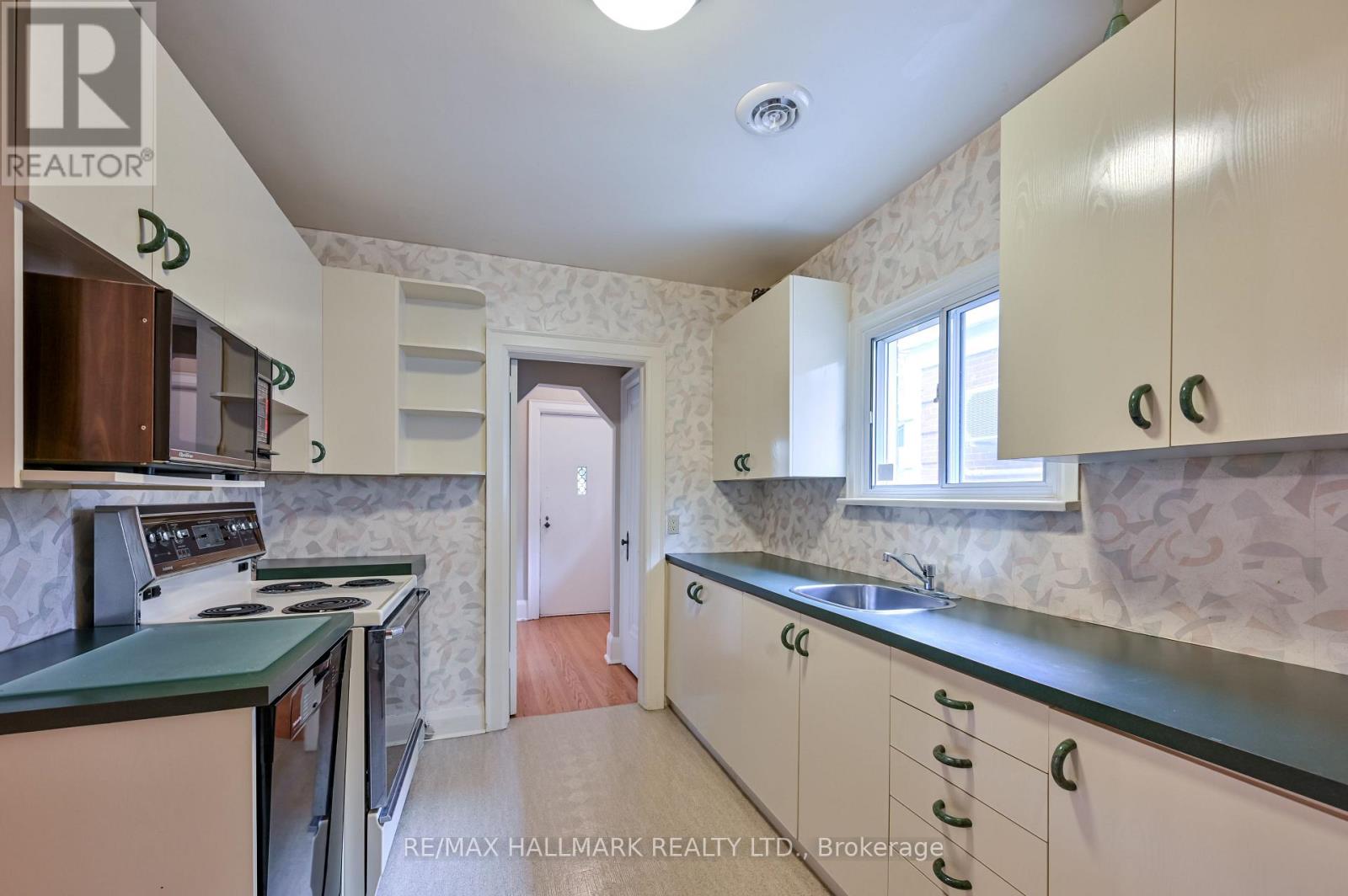 134 Latimer Avenue, Toronto, Ontario  M5N 2M2 - Photo 11 - C12138354