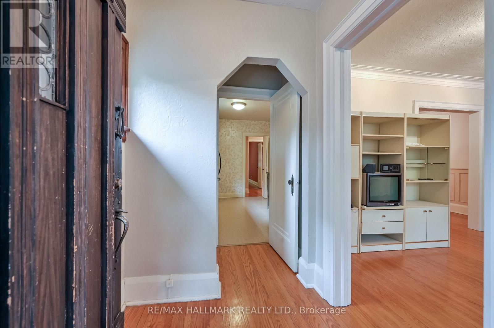 134 Latimer Avenue, Toronto, Ontario  M5N 2M2 - Photo 5 - C12138354