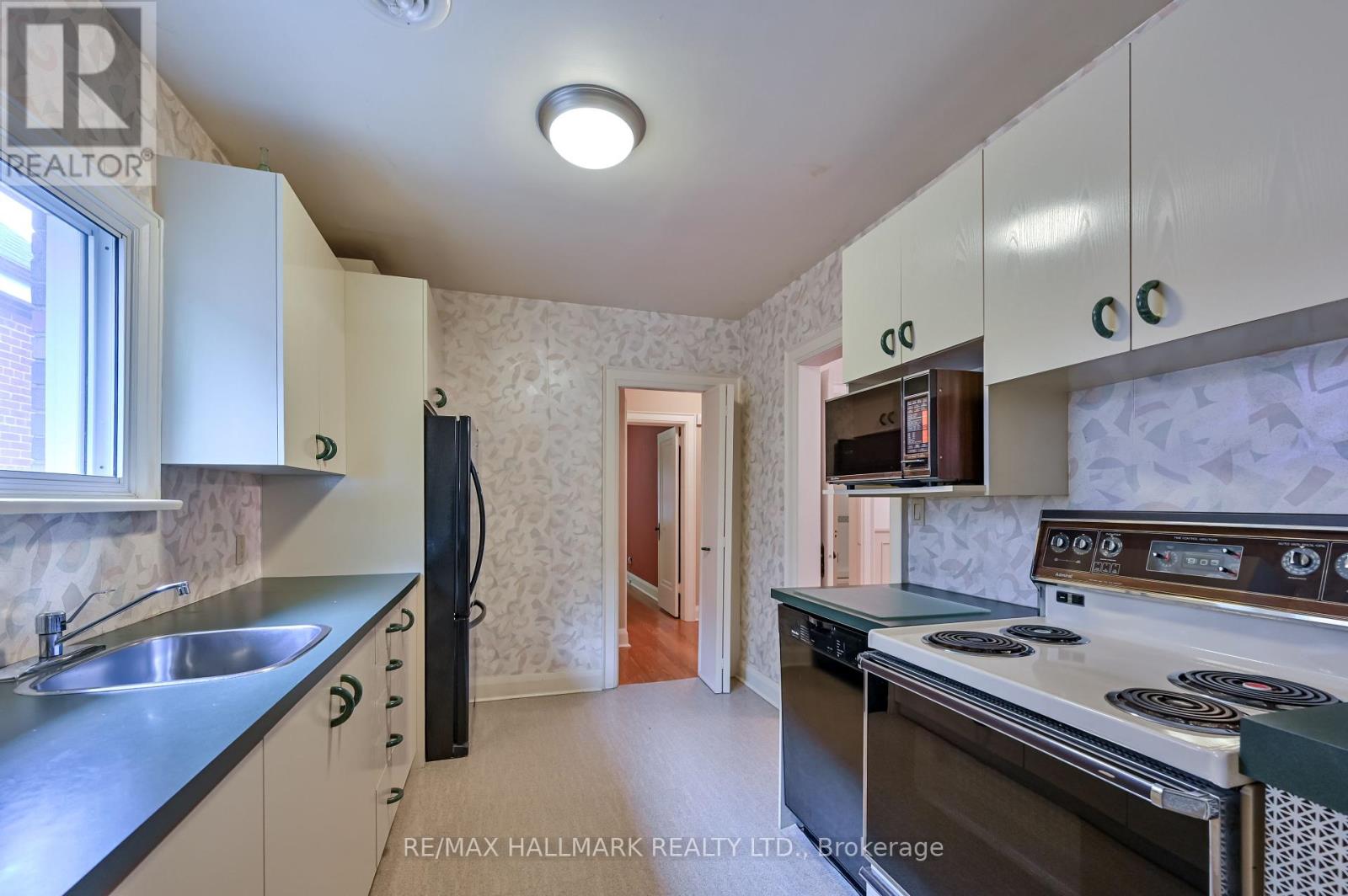 134 Latimer Avenue, Toronto, Ontario  M5N 2M2 - Photo 9 - C12138354