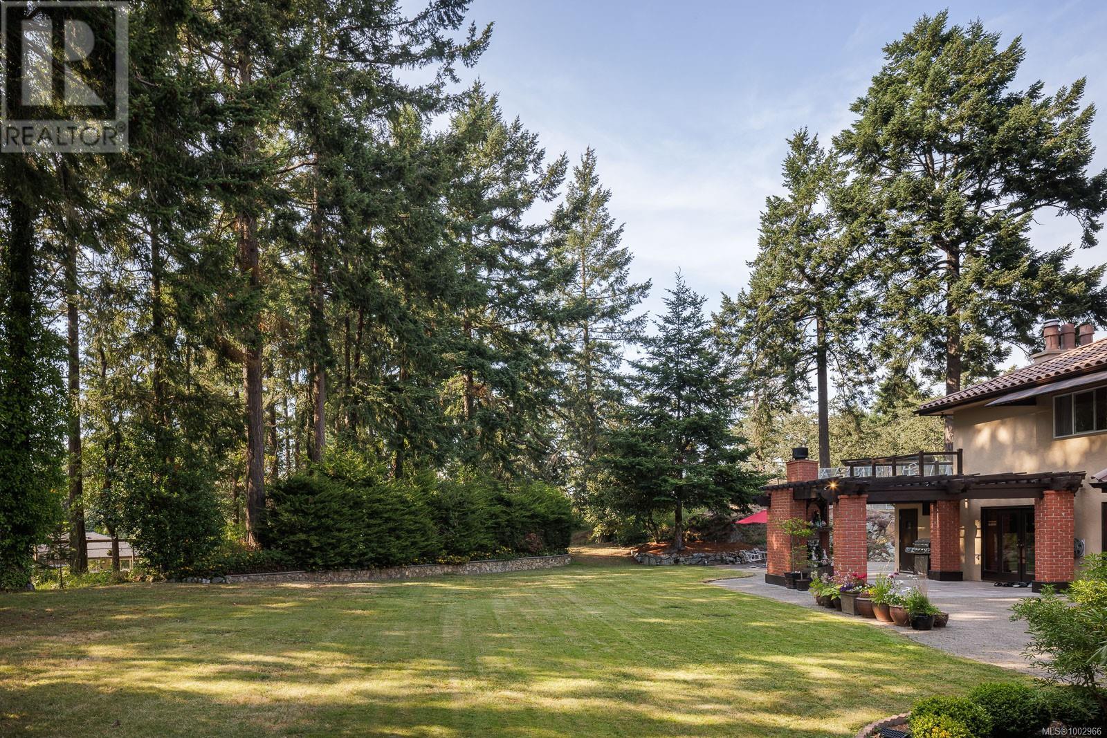 2495 Shannon Pl, Saanich, British Columbia  V8N 1X2 - Photo 16 - 1002966