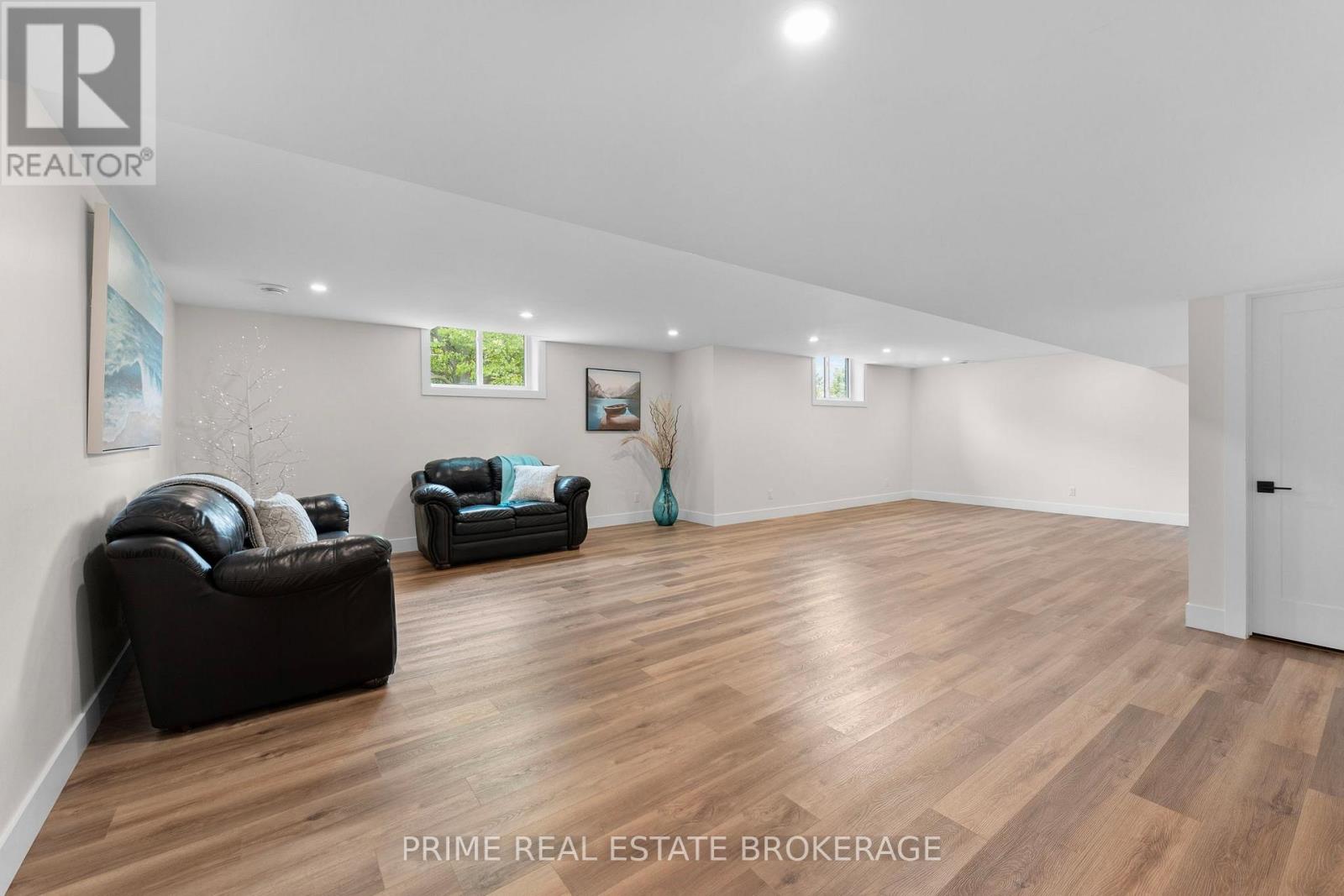 818 Oil Heritage Road, Chatham-Kent, Ontario  N0P 1M0 - Photo 25 - X12213869