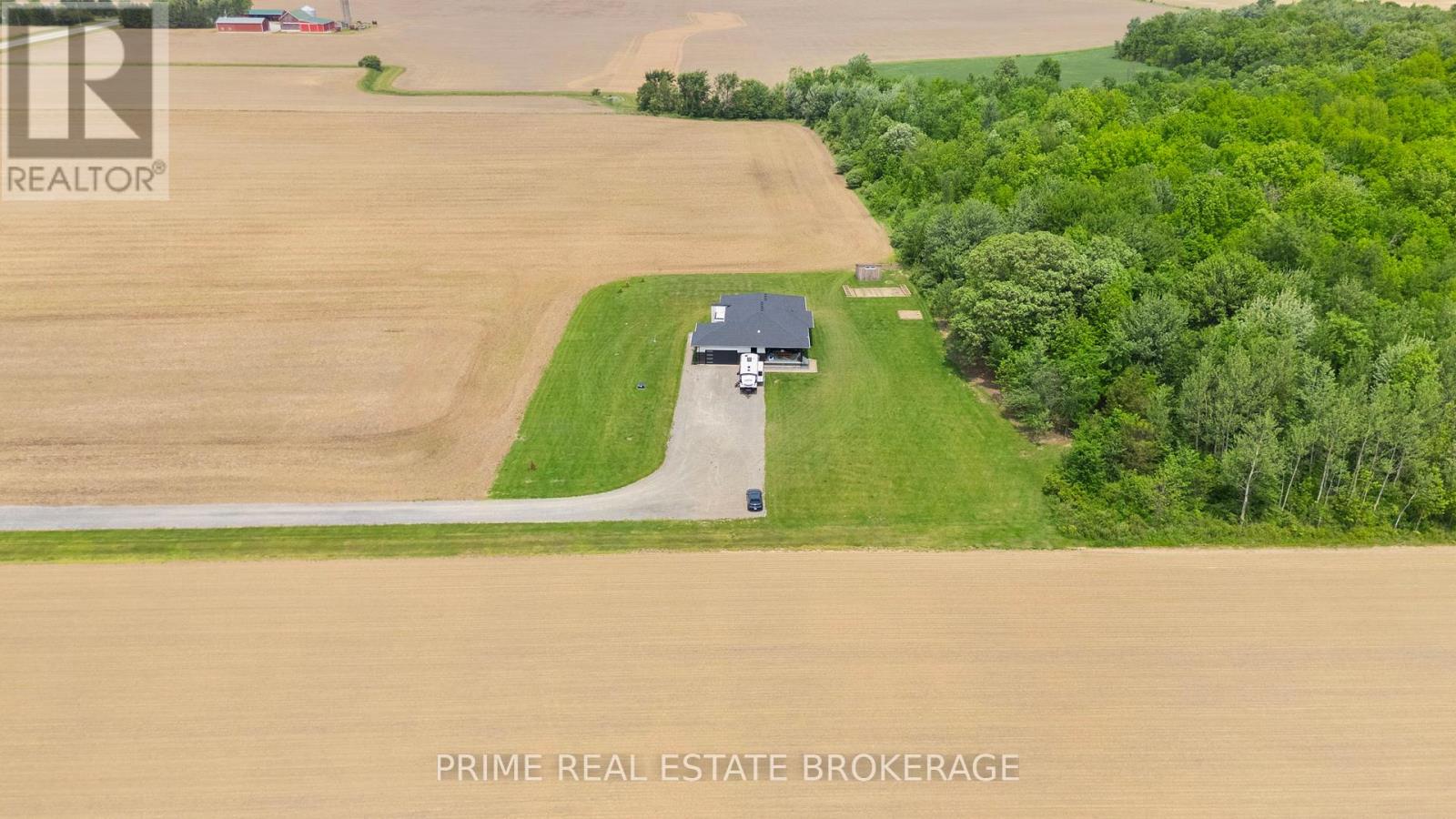 818 Oil Heritage Road, Chatham-Kent, Ontario  N0P 1M0 - Photo 3 - X12213869