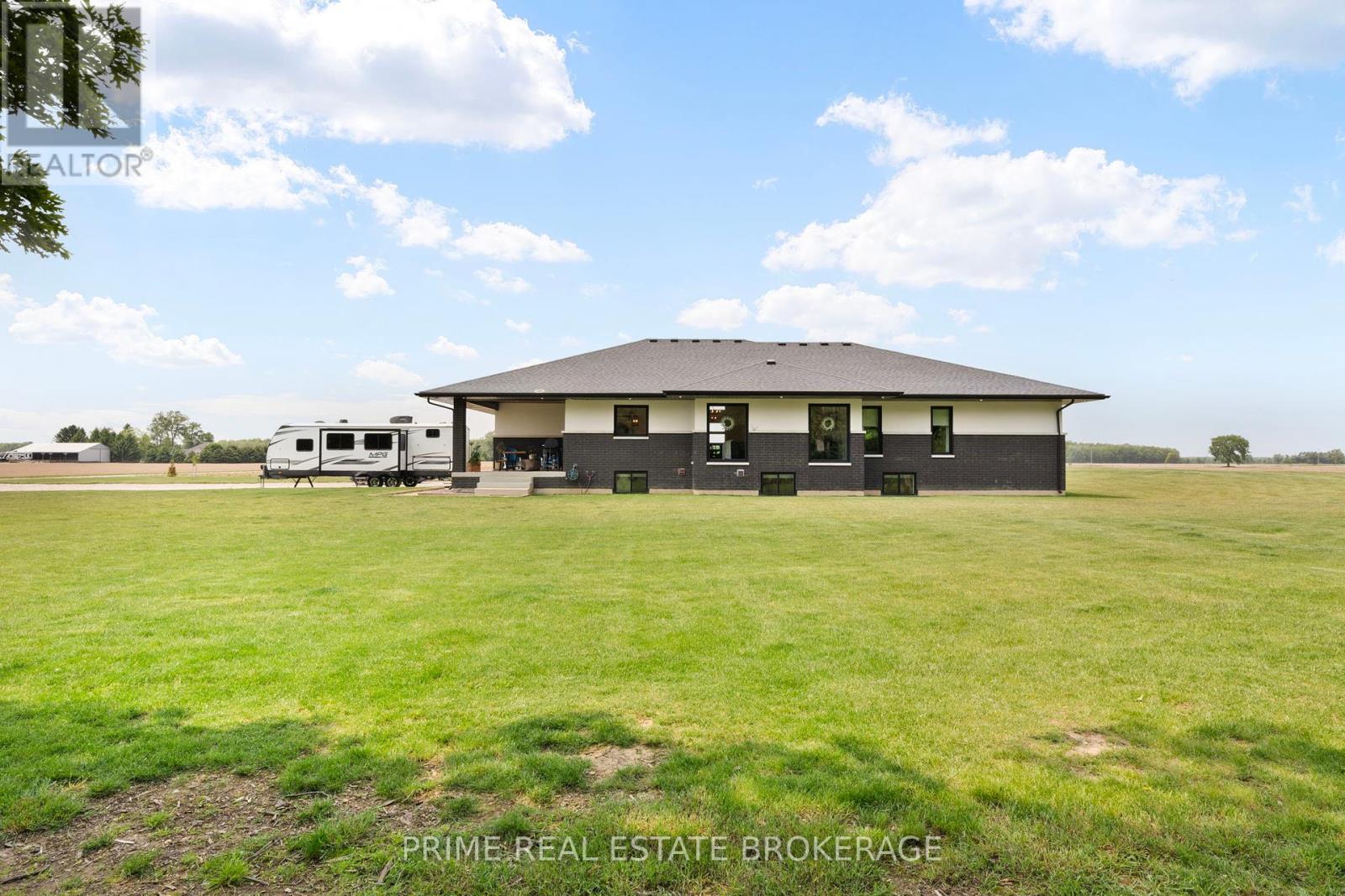 818 Oil Heritage Road, Chatham-Kent, Ontario  N0P 1M0 - Photo 30 - X12213869