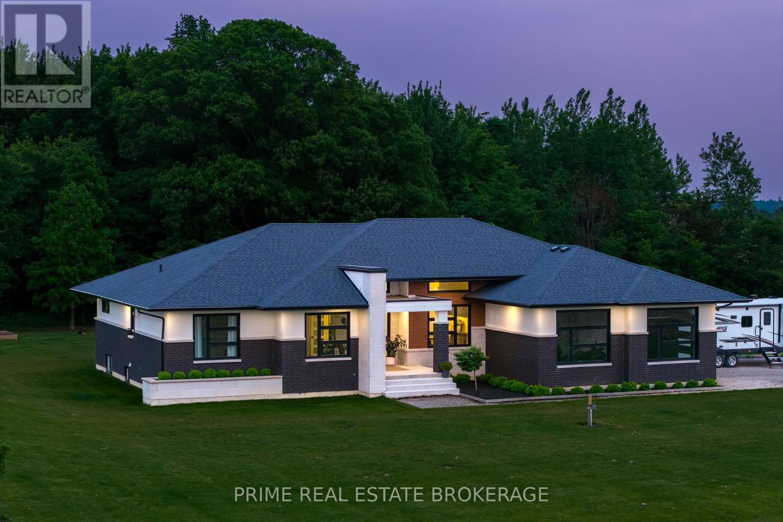 818 Oil Heritage Road, Chatham-Kent, Ontario  N0P 1M0 - Photo 34 - X12213869