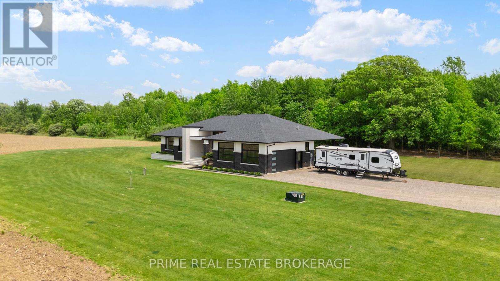 818 Oil Heritage Road, Chatham-Kent, Ontario  N0P 1M0 - Photo 4 - X12213869