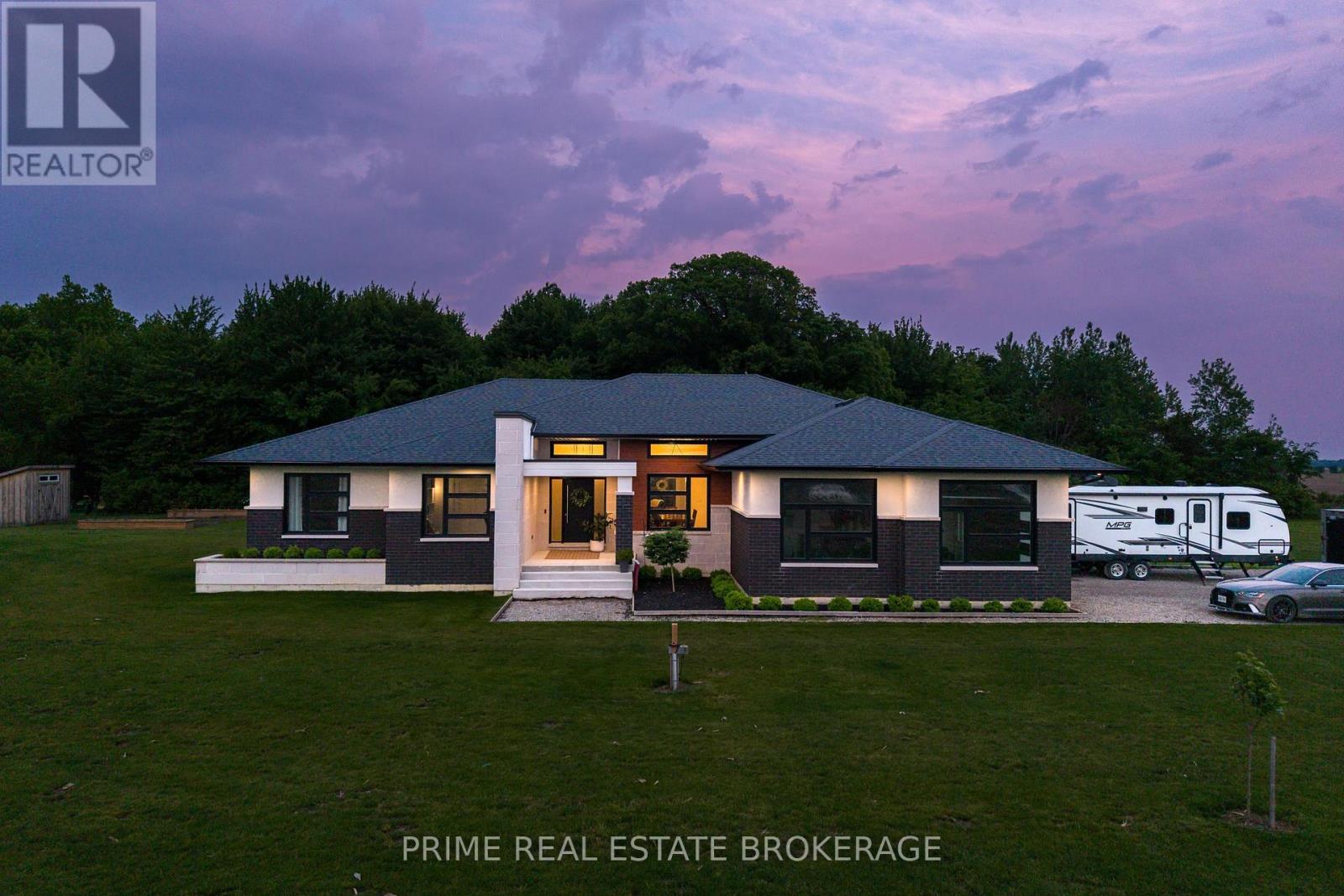 818 Oil Heritage Road, Chatham-Kent, Ontario  N0P 1M0 - Photo 5 - X12213869