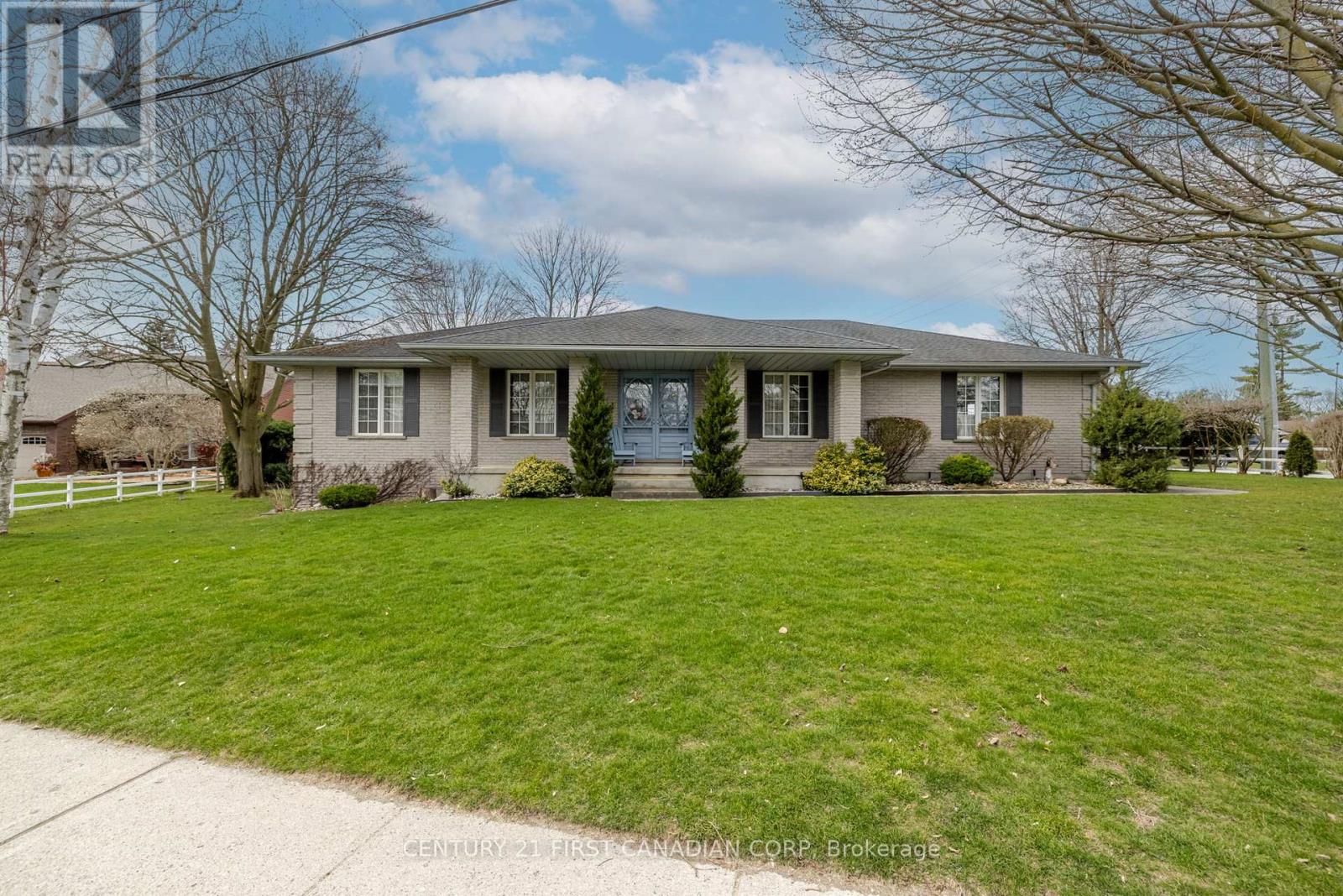 196 HULL ROAD, Strathroy-Caradoc, Ontario