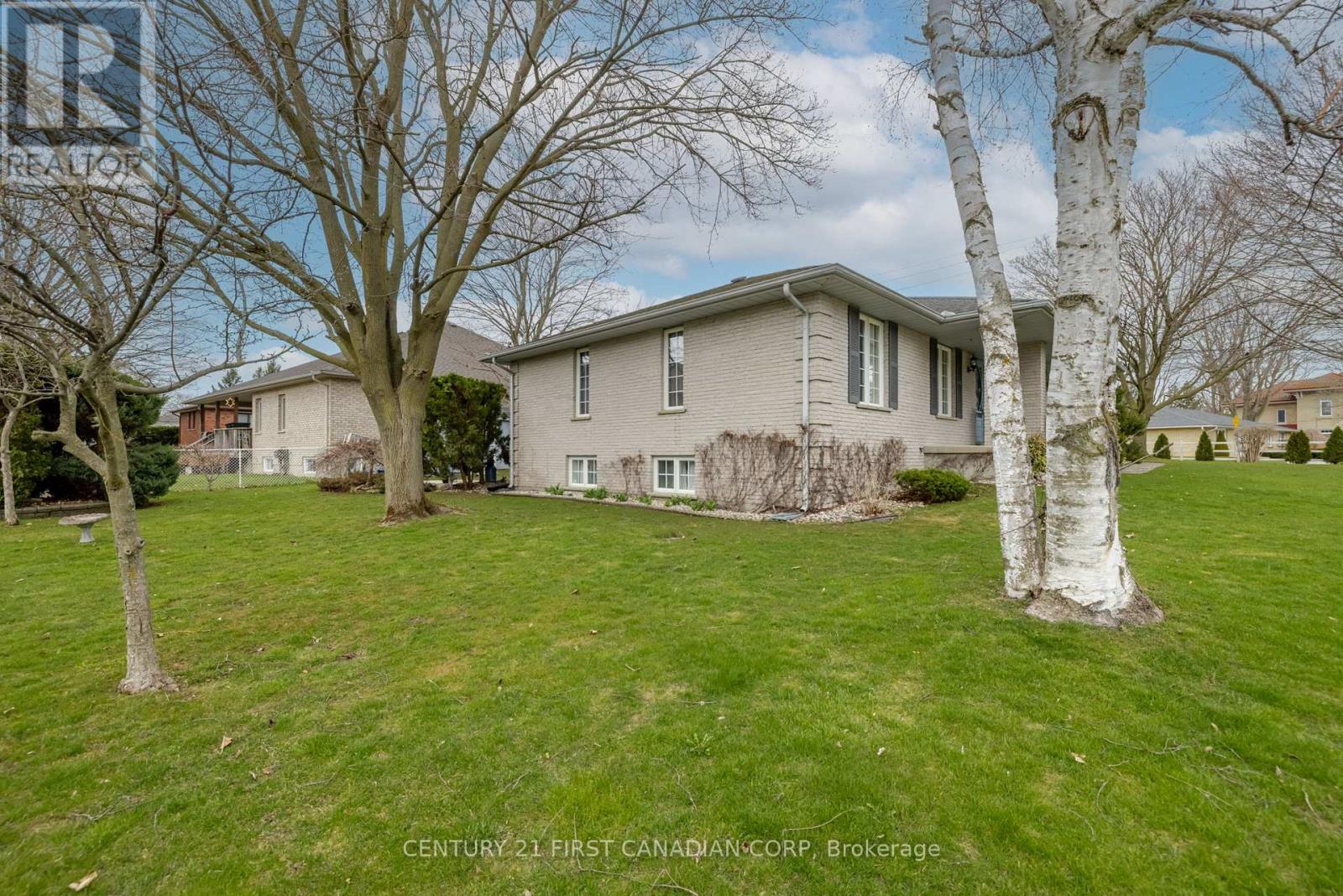 196 Hull Road, Strathroy-Caradoc, Ontario  N7G 3P2 - Photo 11 - X12213939