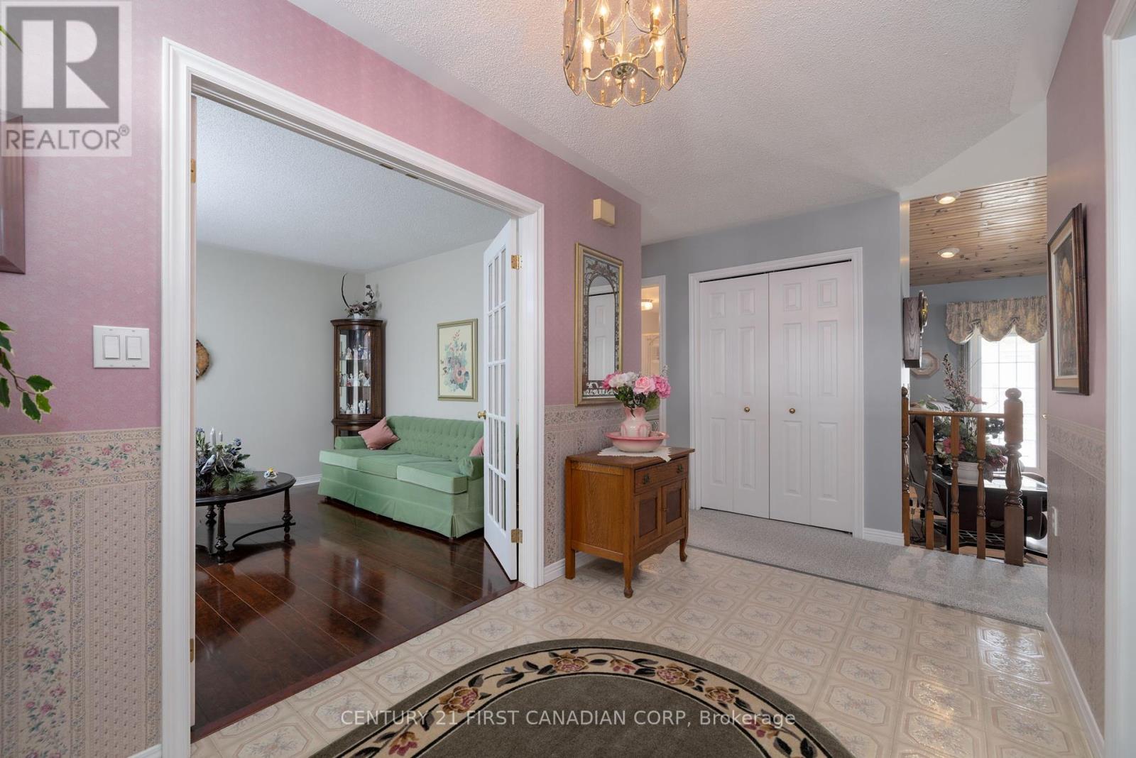 196 Hull Road, Strathroy-Caradoc, Ontario  N7G 3P2 - Photo 14 - X12213939