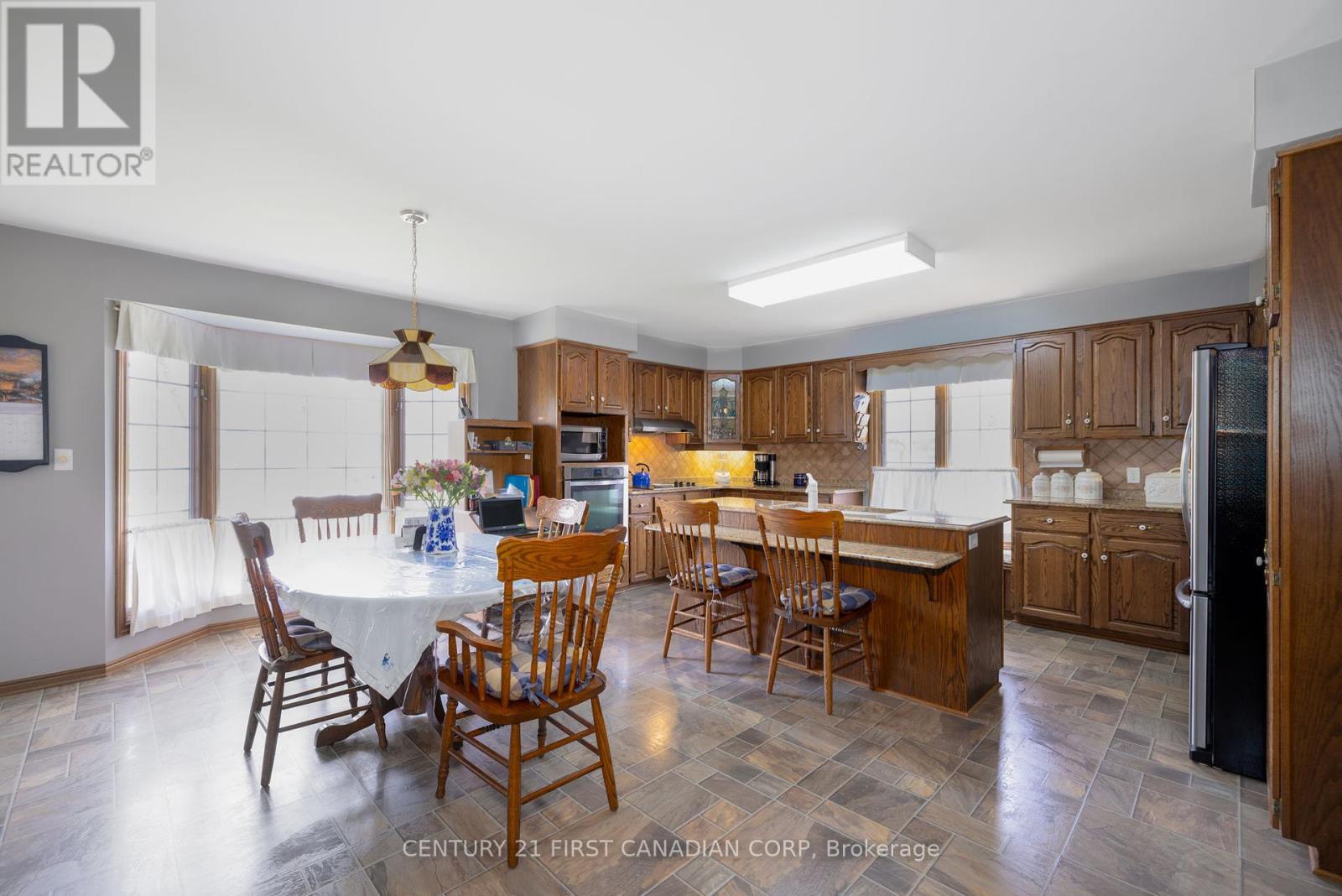 196 Hull Road, Strathroy-Caradoc, Ontario  N7G 3P2 - Photo 16 - X12213939