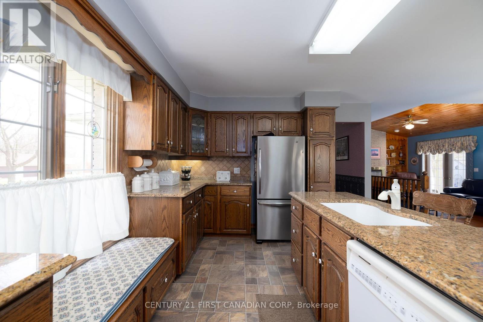 196 Hull Road, Strathroy-Caradoc, Ontario  N7G 3P2 - Photo 17 - X12213939