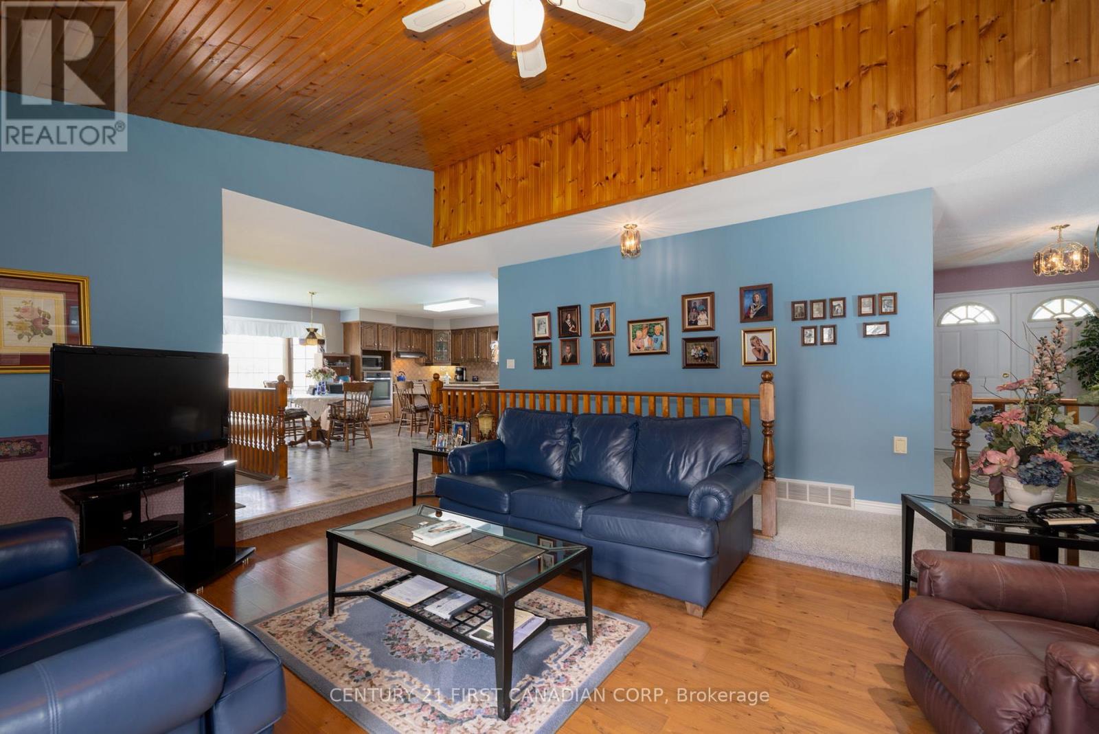 196 Hull Road, Strathroy-Caradoc, Ontario  N7G 3P2 - Photo 18 - X12213939